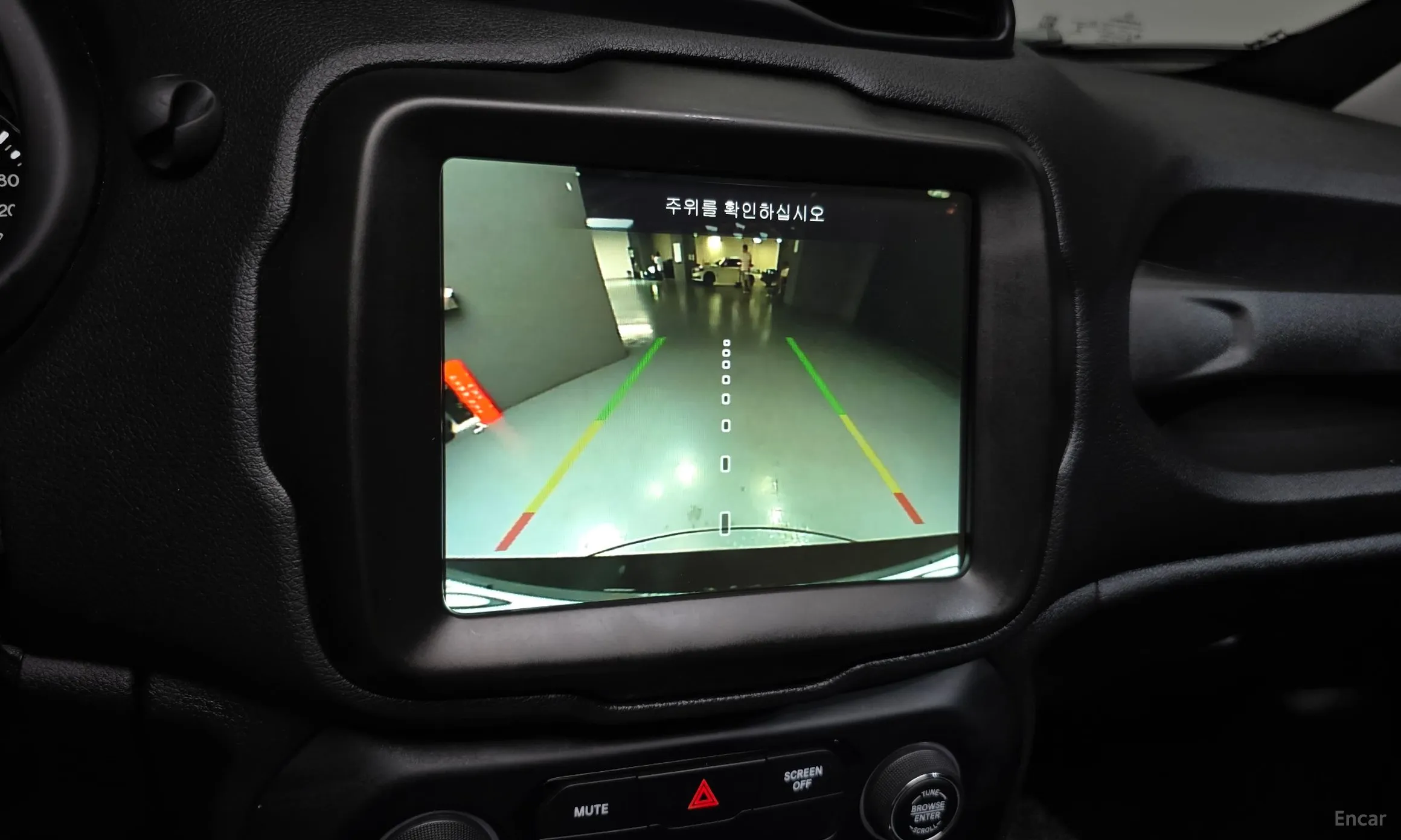 Jeep Renegade превью 15