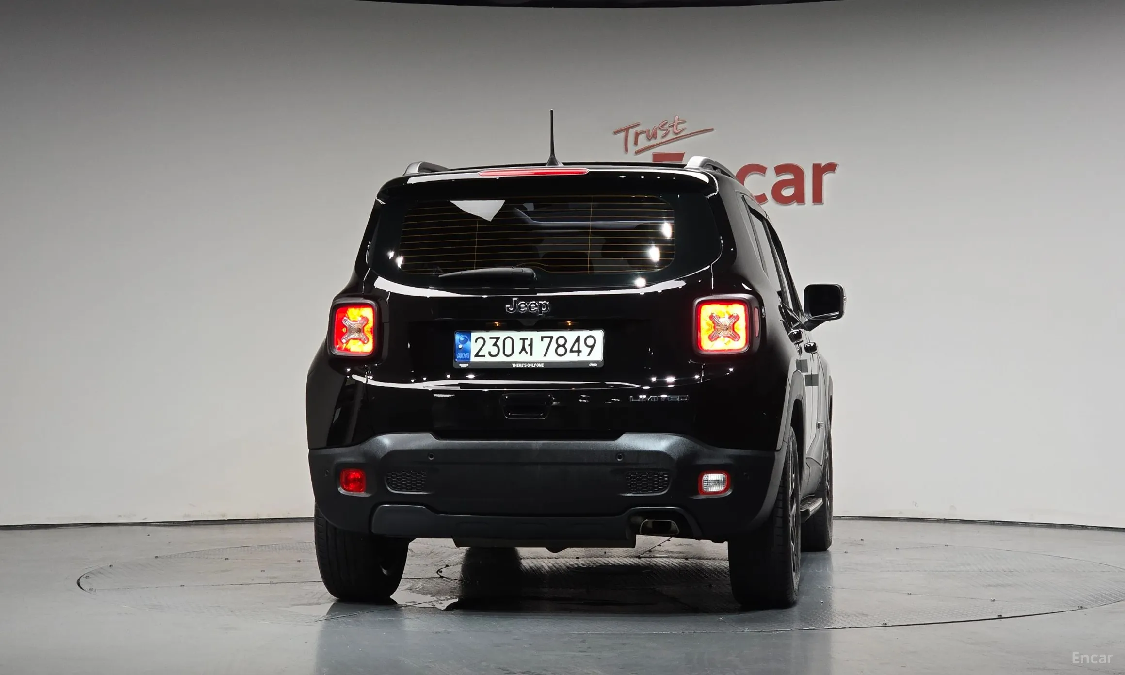 Jeep Renegade превью 4