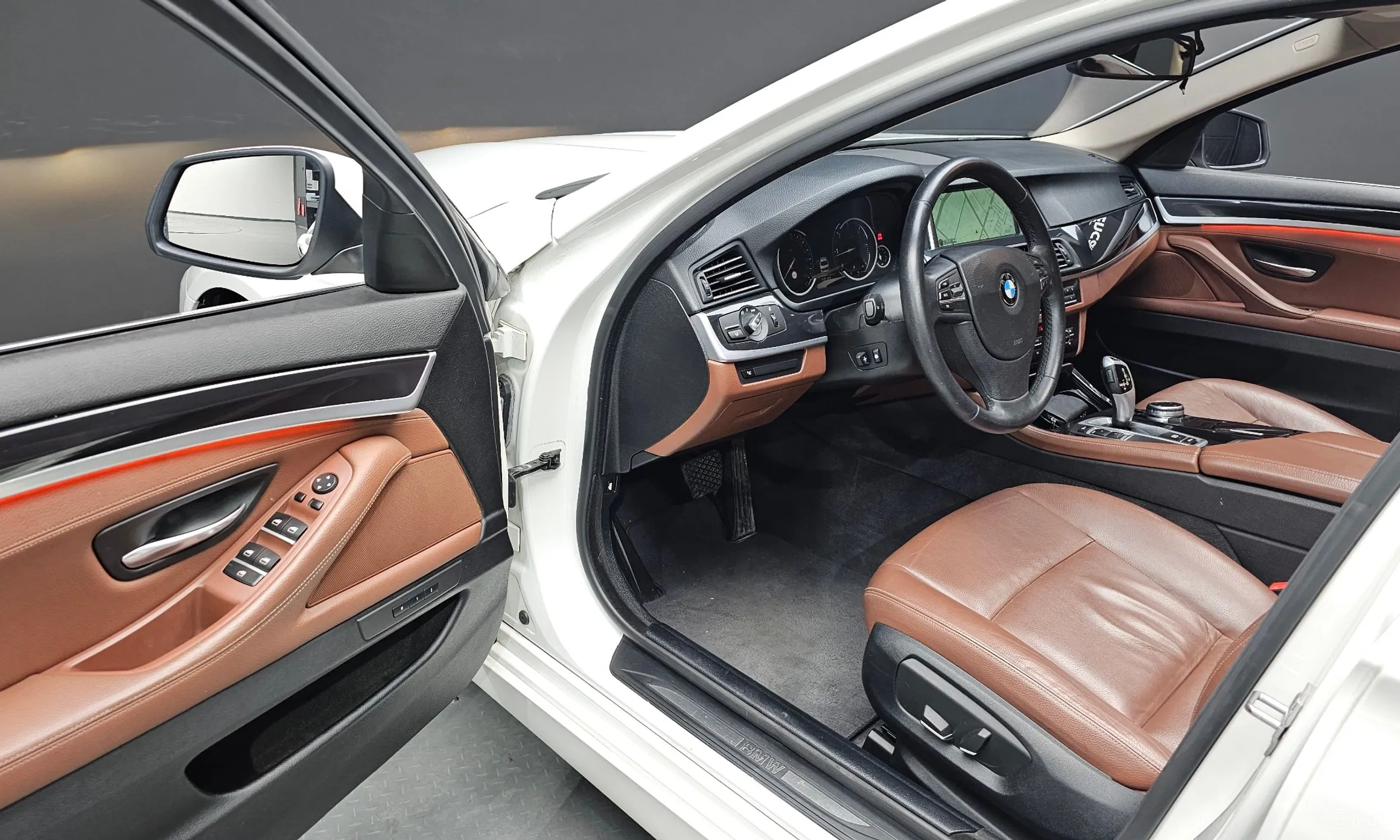 BMW 5 Series (F10) превью 12