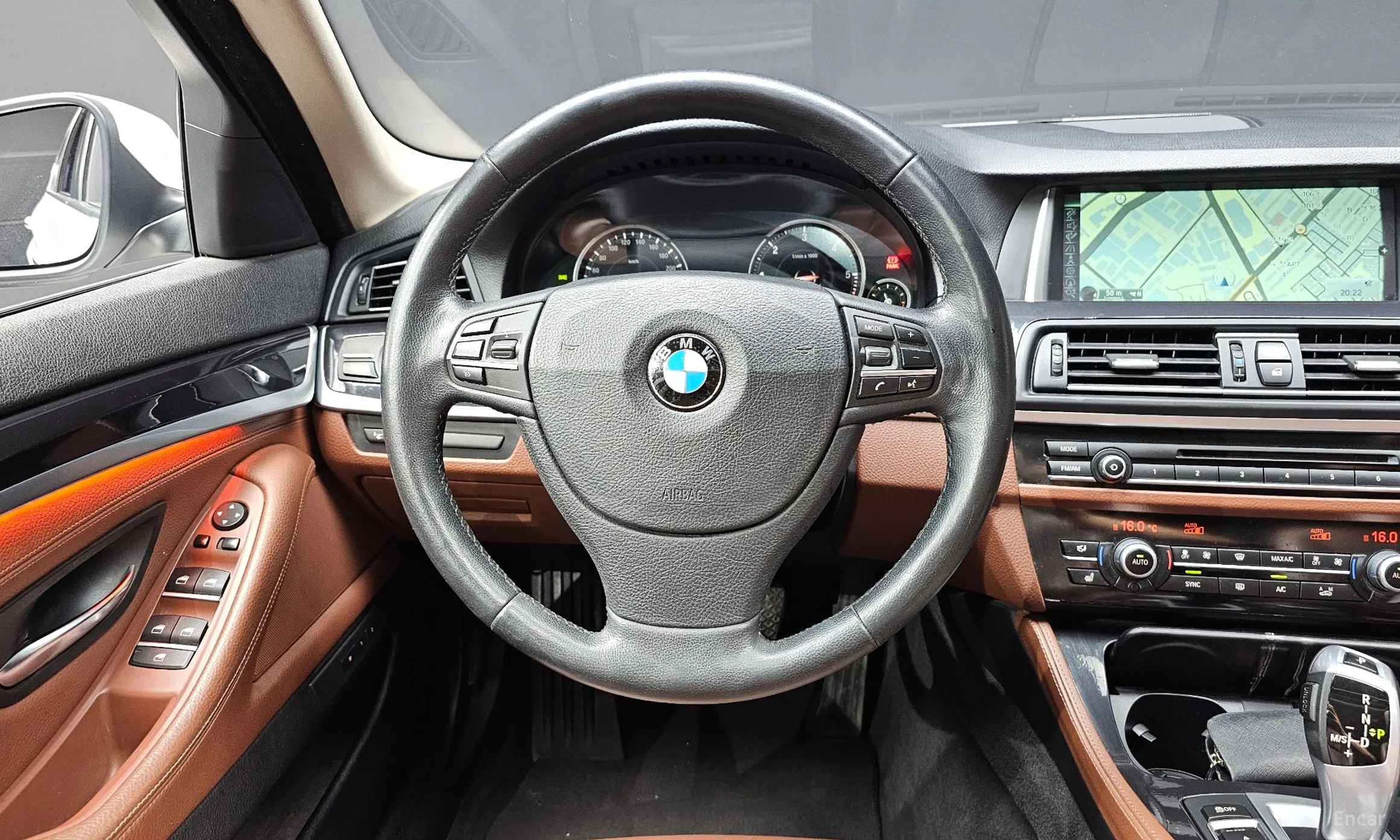 BMW 5 Series (F10) превью 13