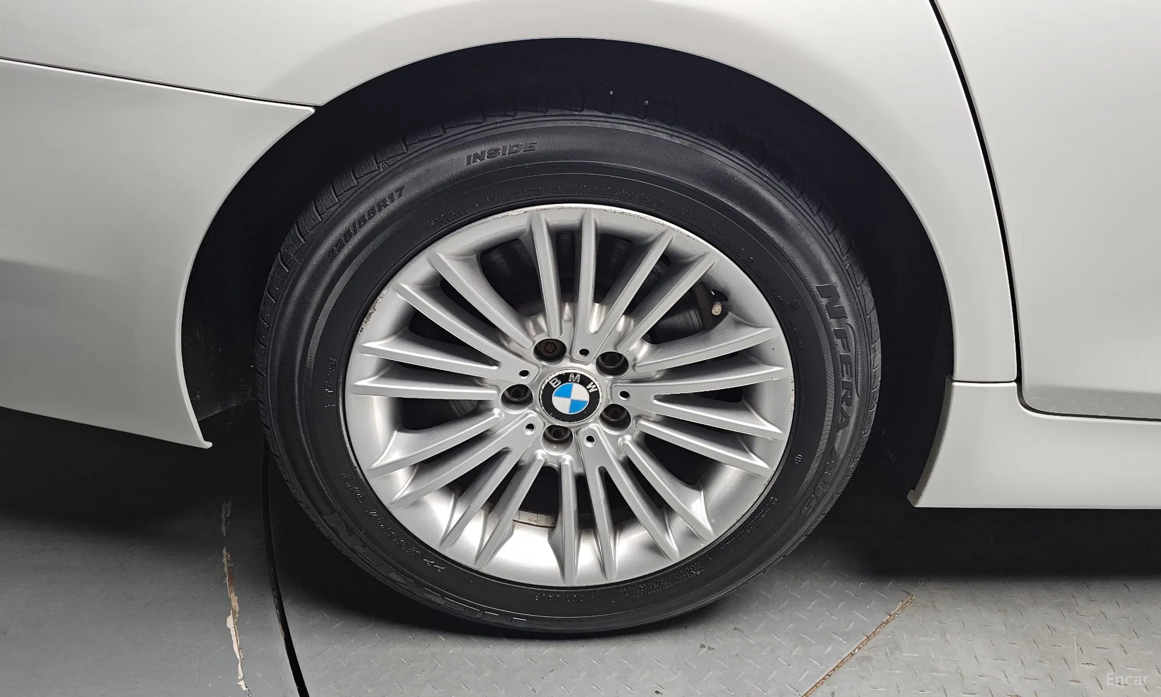 BMW 5 Series (F10) превью 5