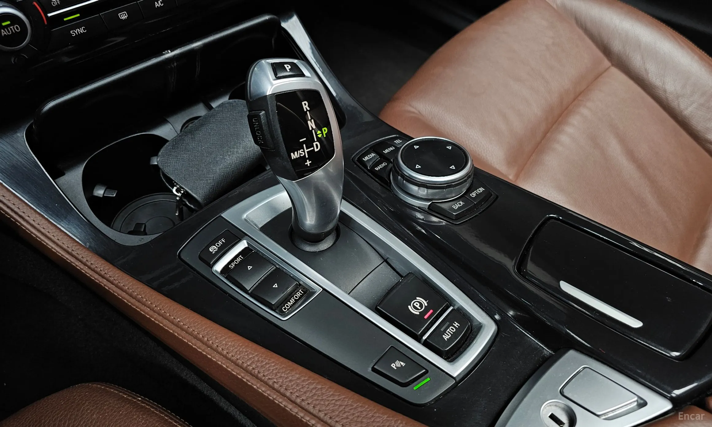 BMW 5 Series (F10) превью 9