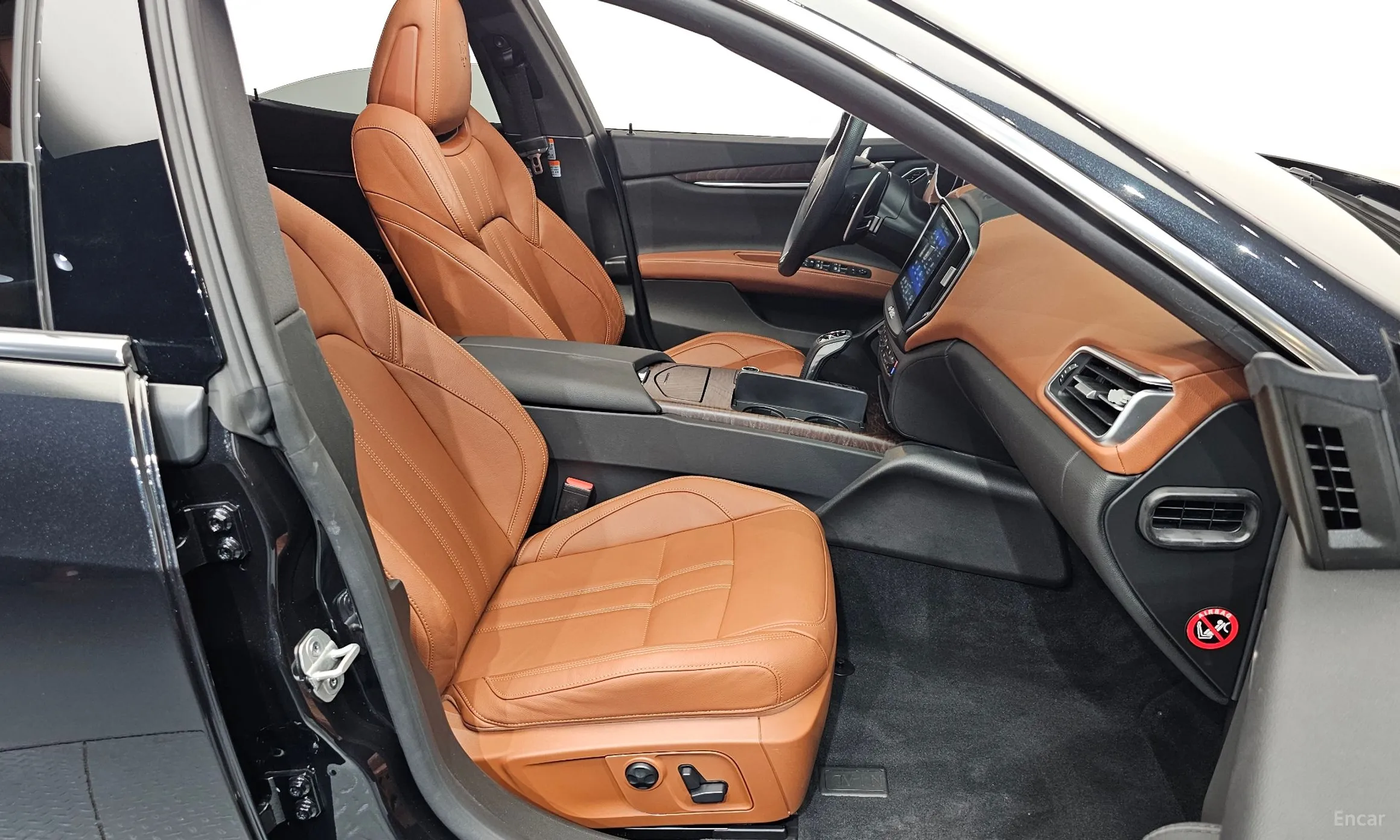 Maserati Ghibli превью 12