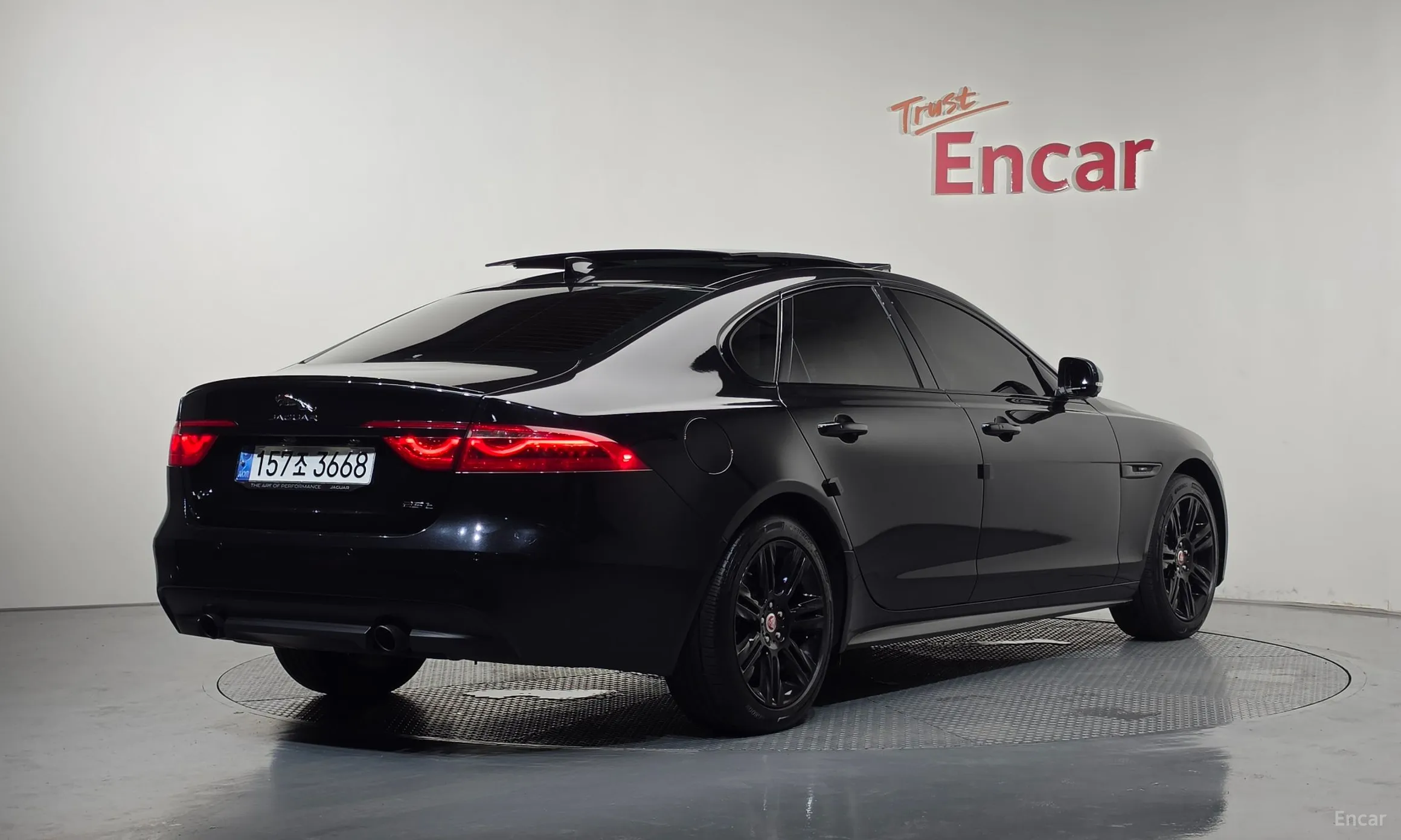 Jaguar XF (x260)