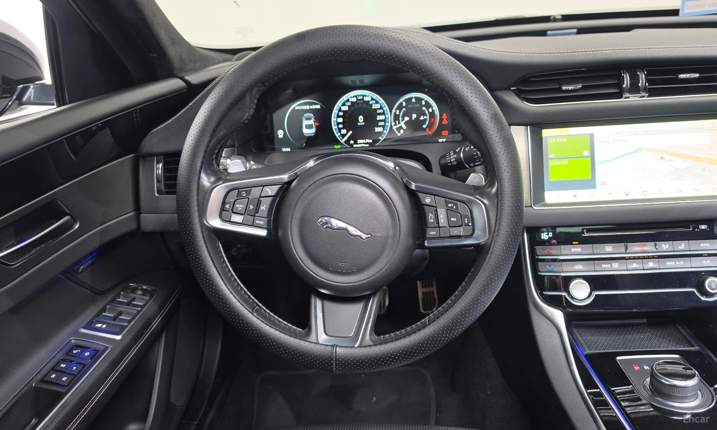 Jaguar XF (x260) превью 16