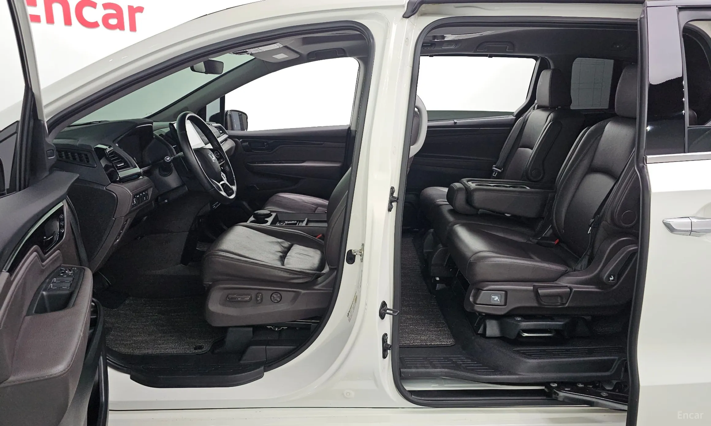 Honda Odyssey превью 17
