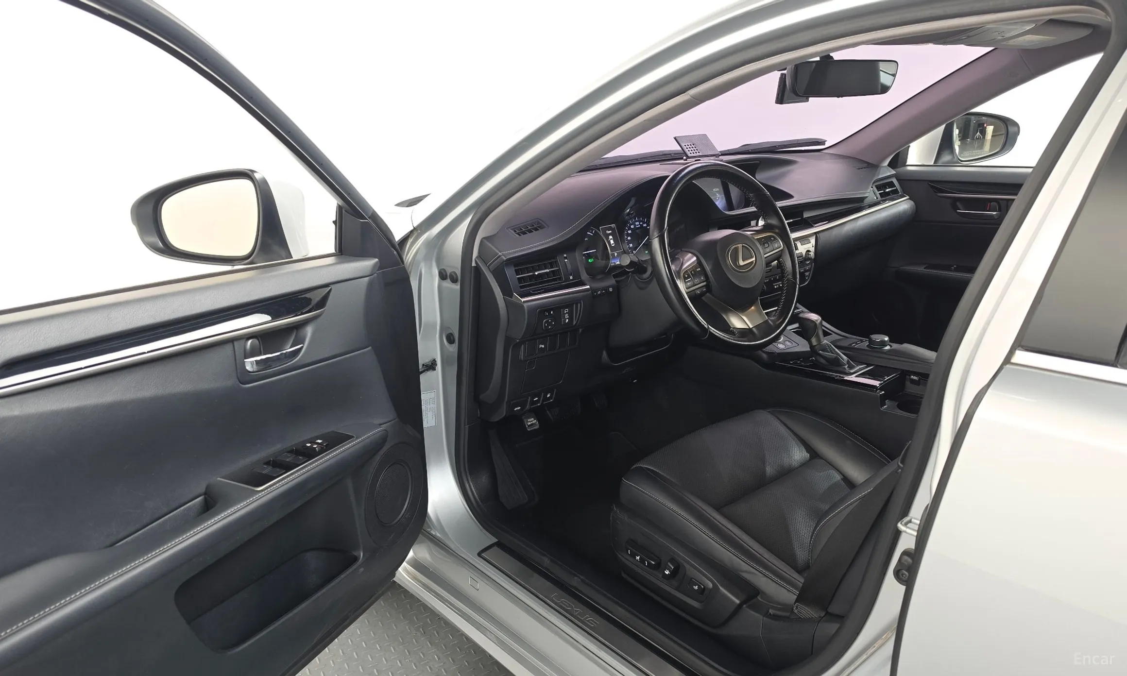 Lexus New ES300h превью 10