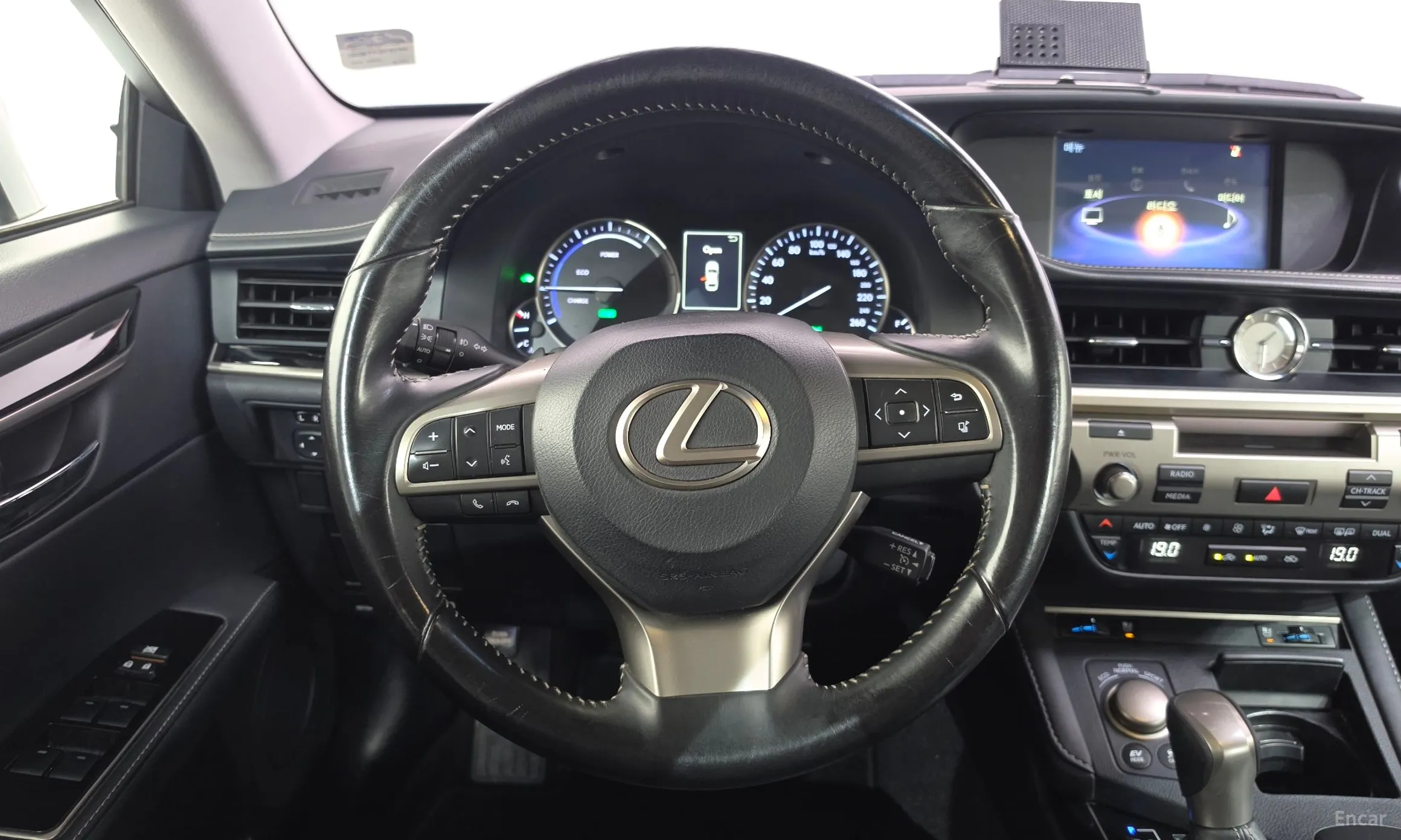 Lexus New ES300h превью 12
