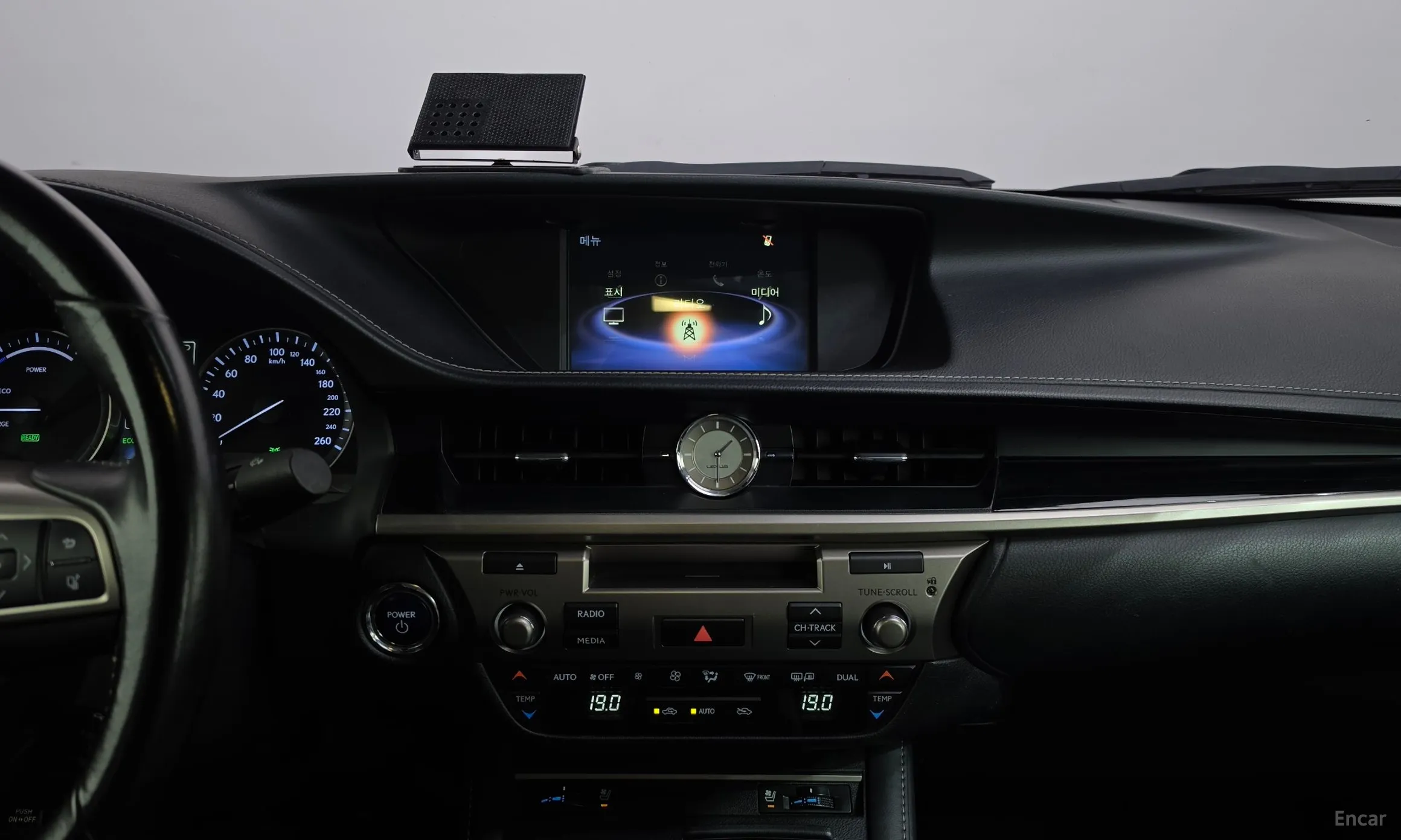 Lexus New ES300h превью 14