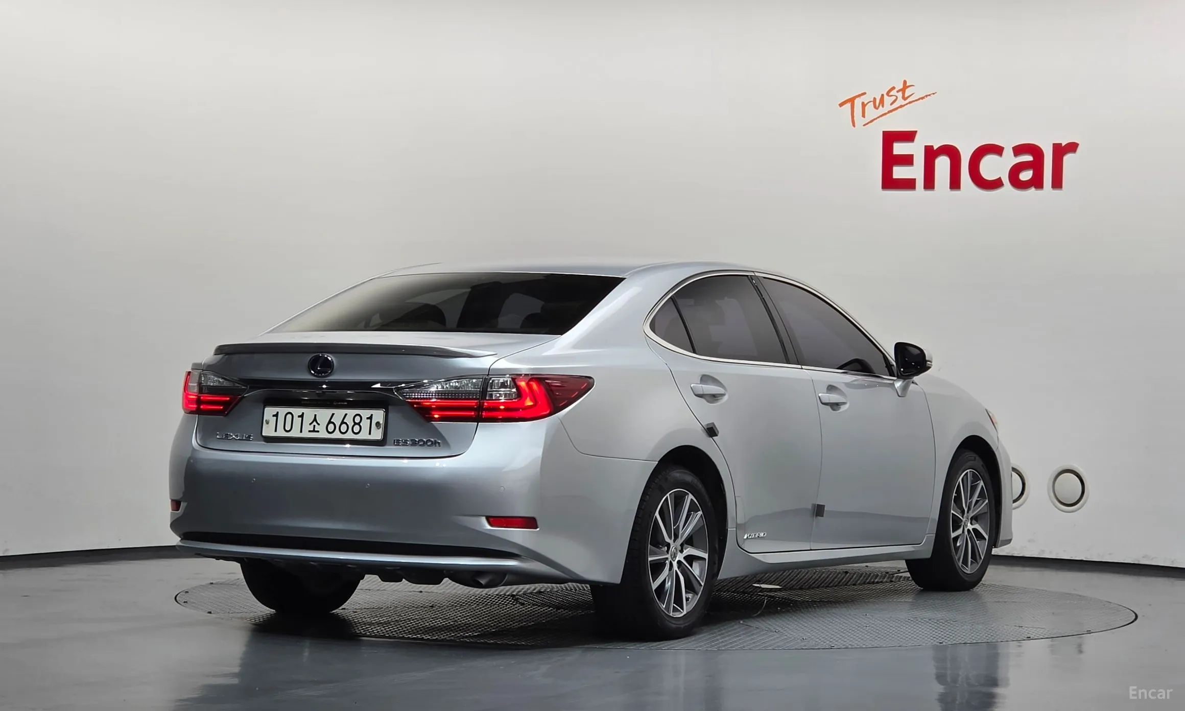 Lexus New ES300h