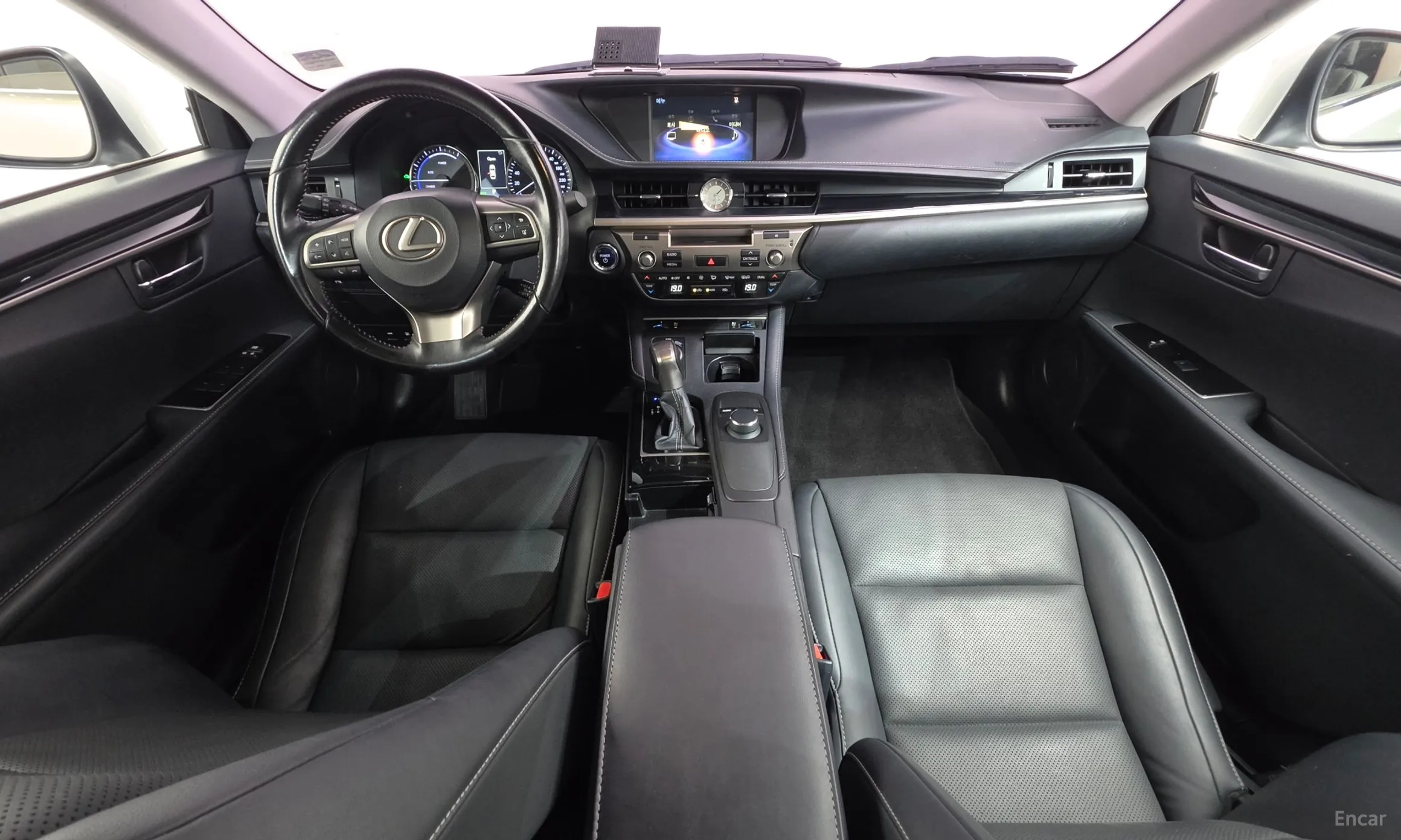 Lexus New ES300h превью 7