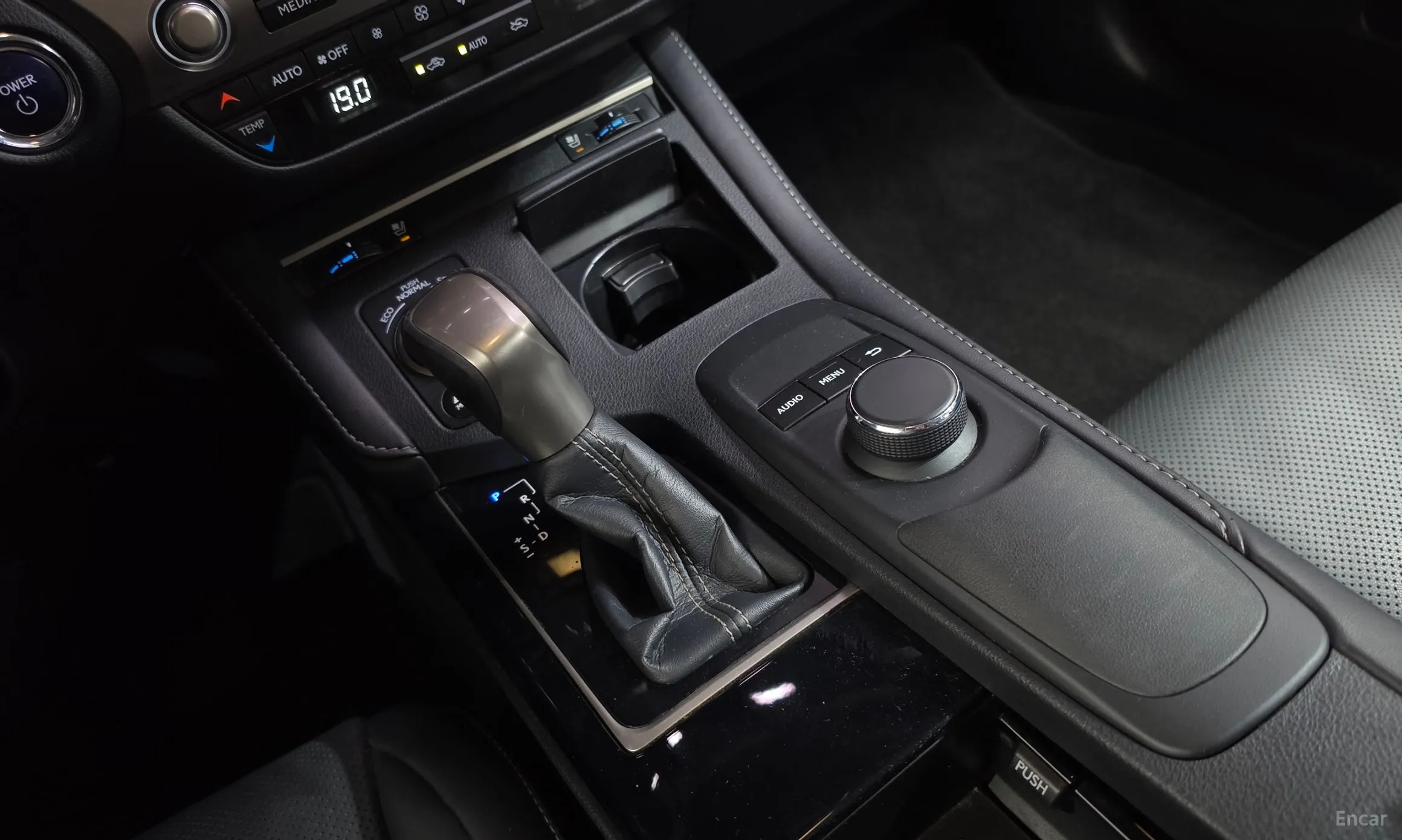 Lexus New ES300h превью 9