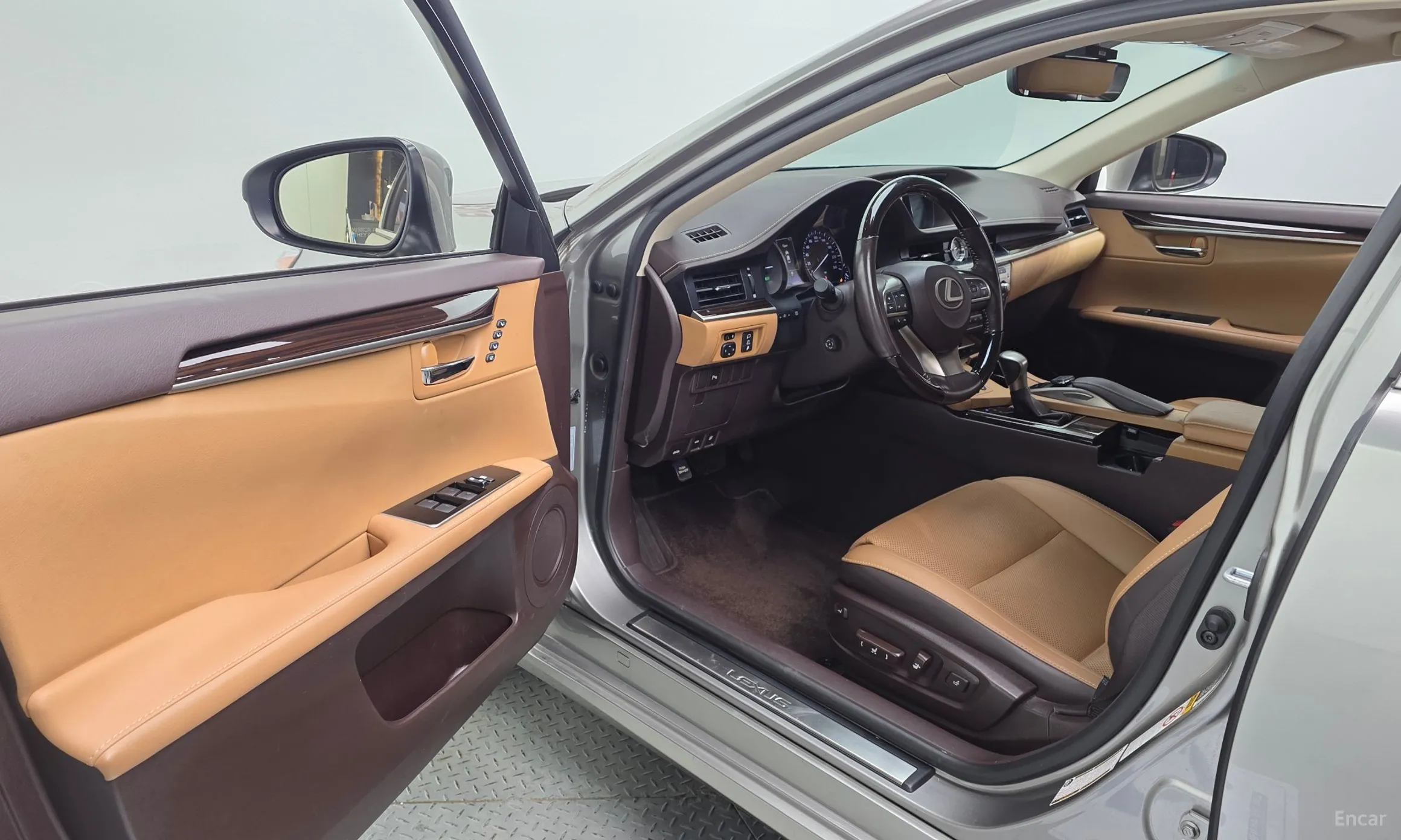 Lexus New ES300h превью 10