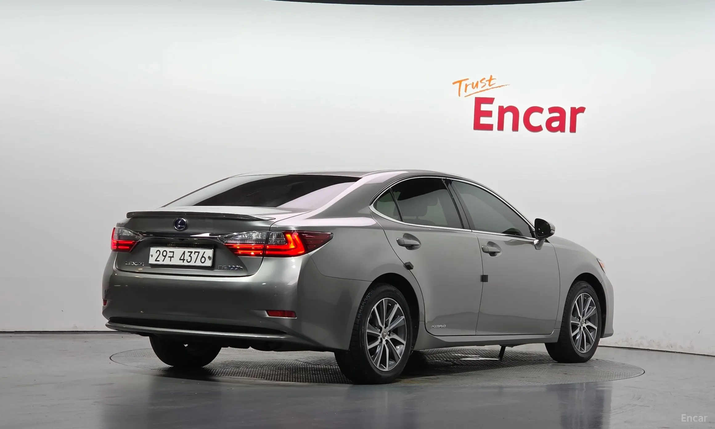 Lexus New ES300h