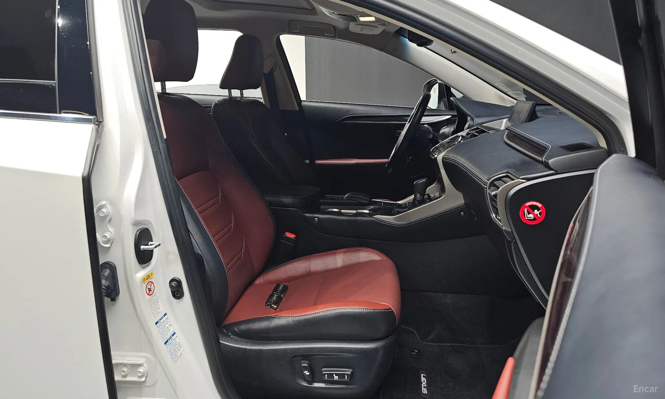 Lexus NX300h превью 10