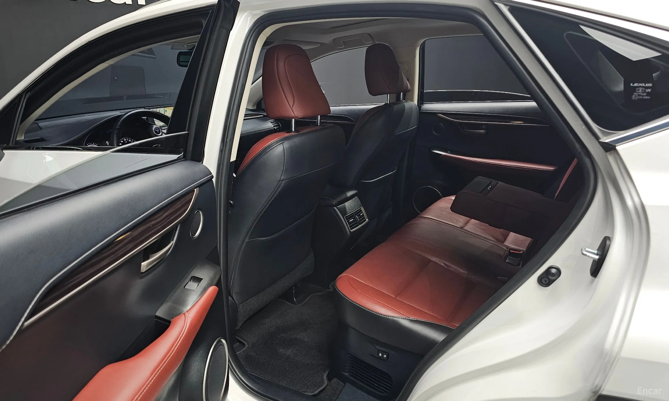 Lexus NX300h превью 12