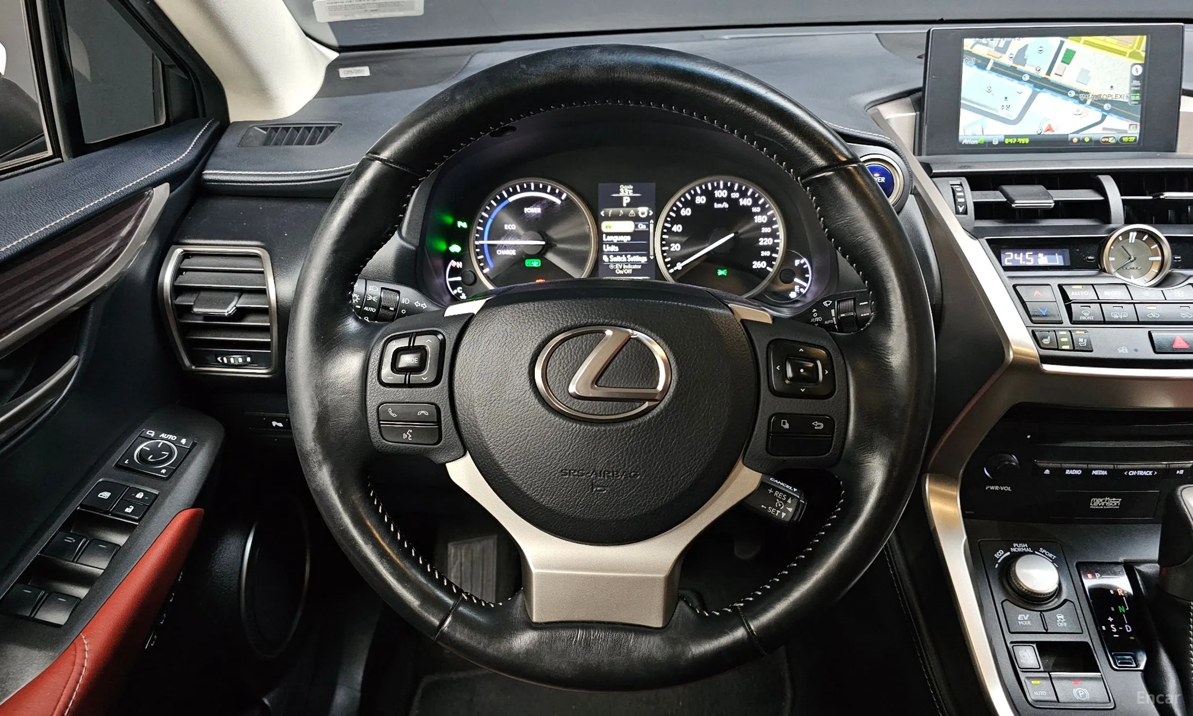 Lexus NX300h превью 13