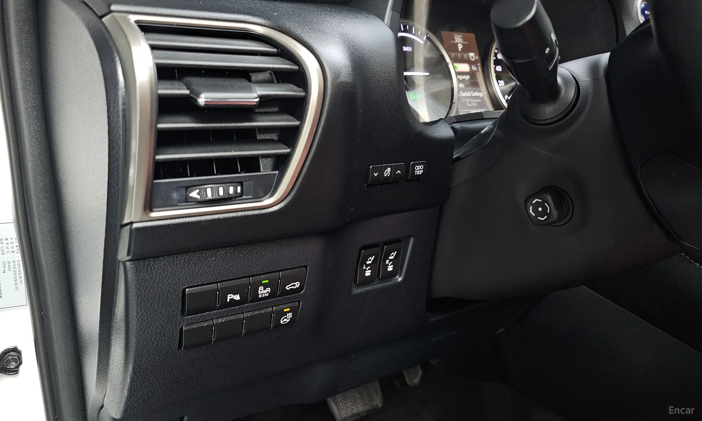 Lexus NX300h превью 17