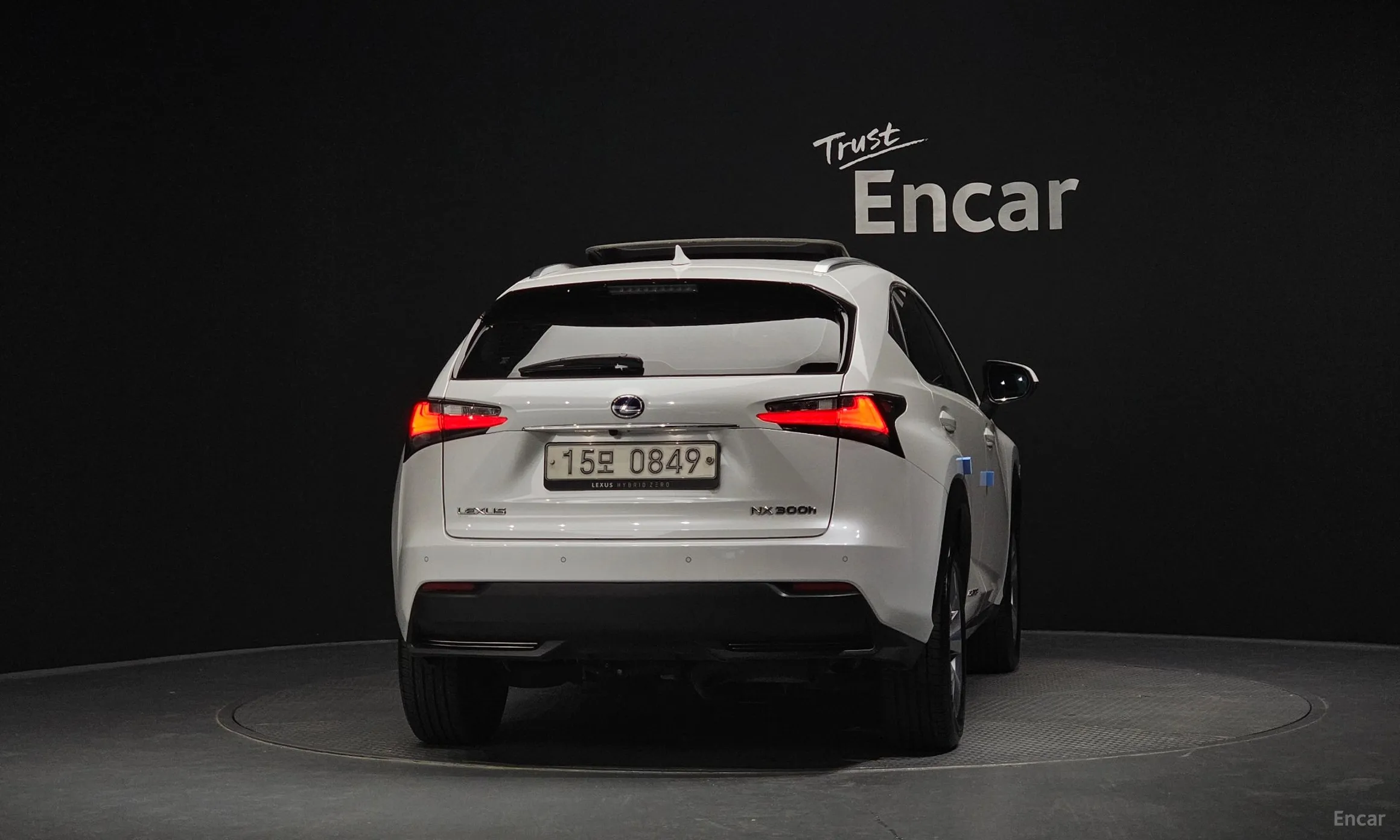 Lexus NX300h превью 4