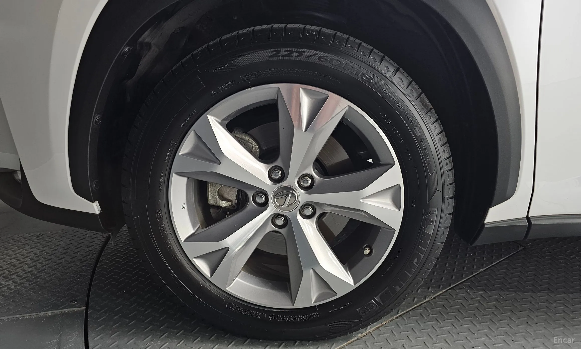 Lexus NX300h превью 5
