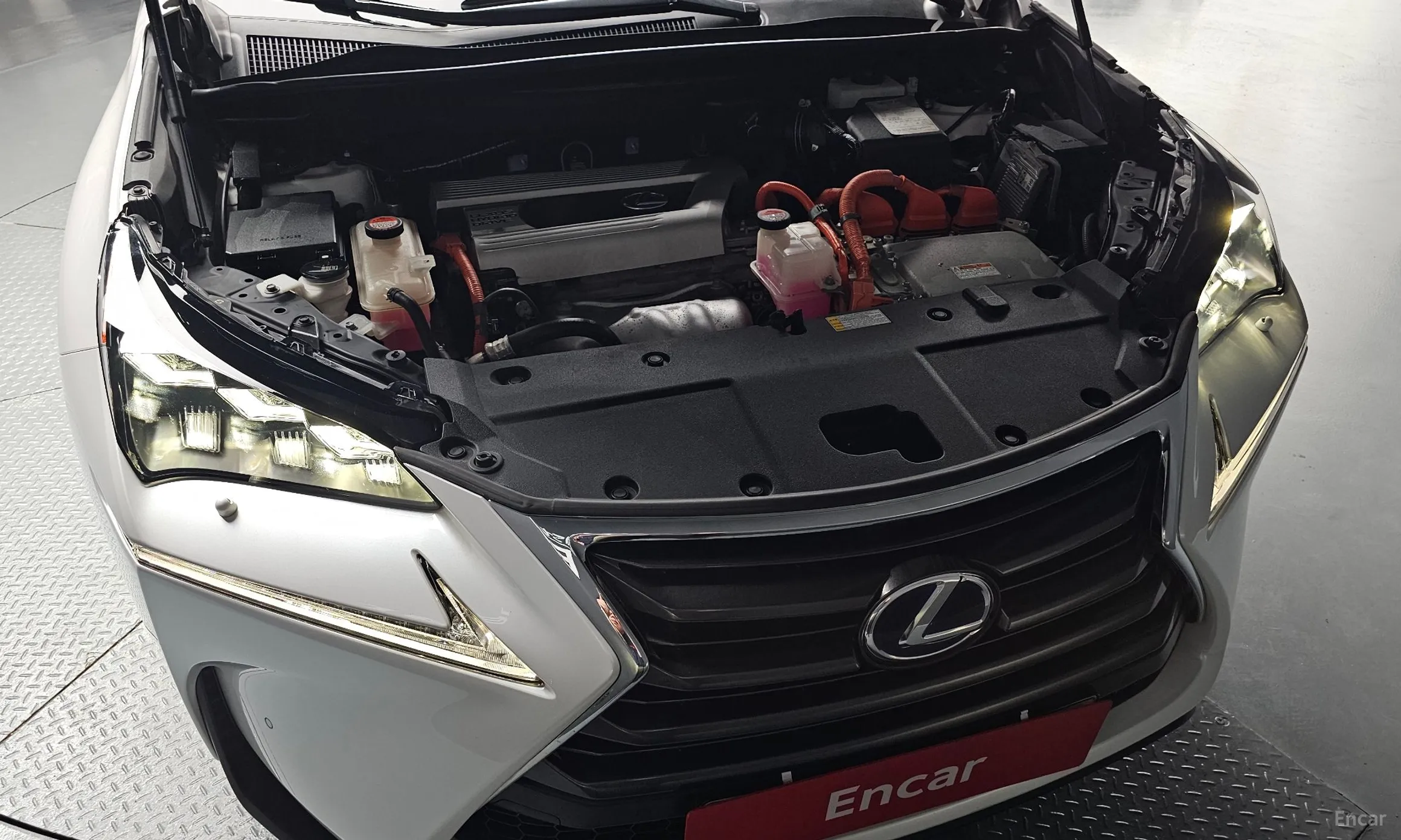 Lexus NX300h превью 6