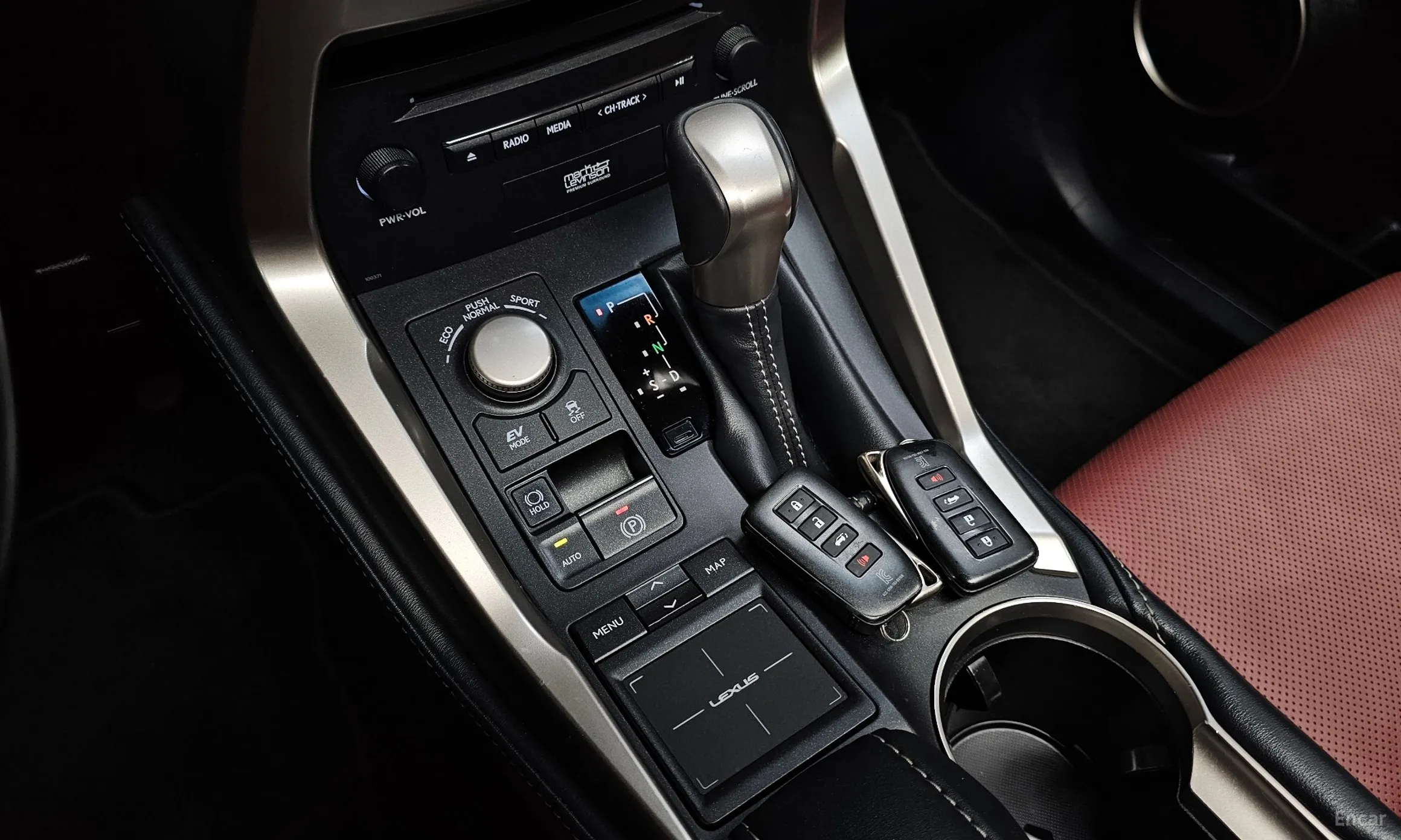 Lexus NX300h превью 9