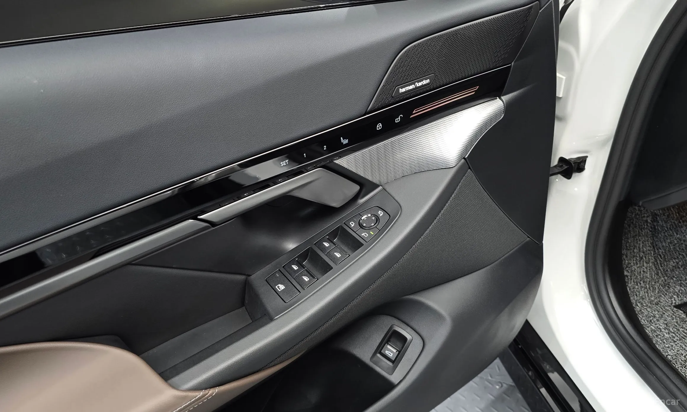 BMW 5 Series (G60) превью 18