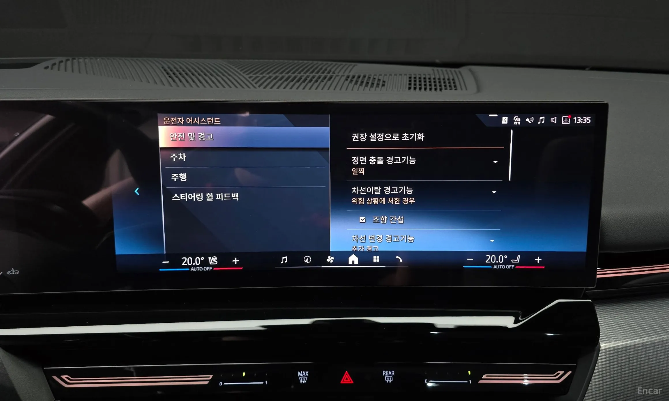 BMW 5 Series (G60) превью 20