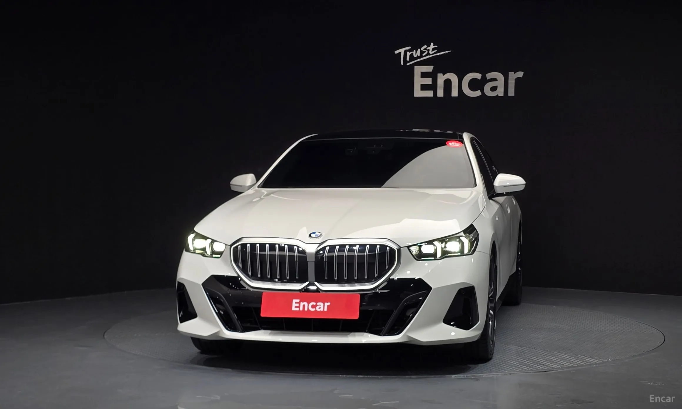 BMW 5 Series (G60) превью 3