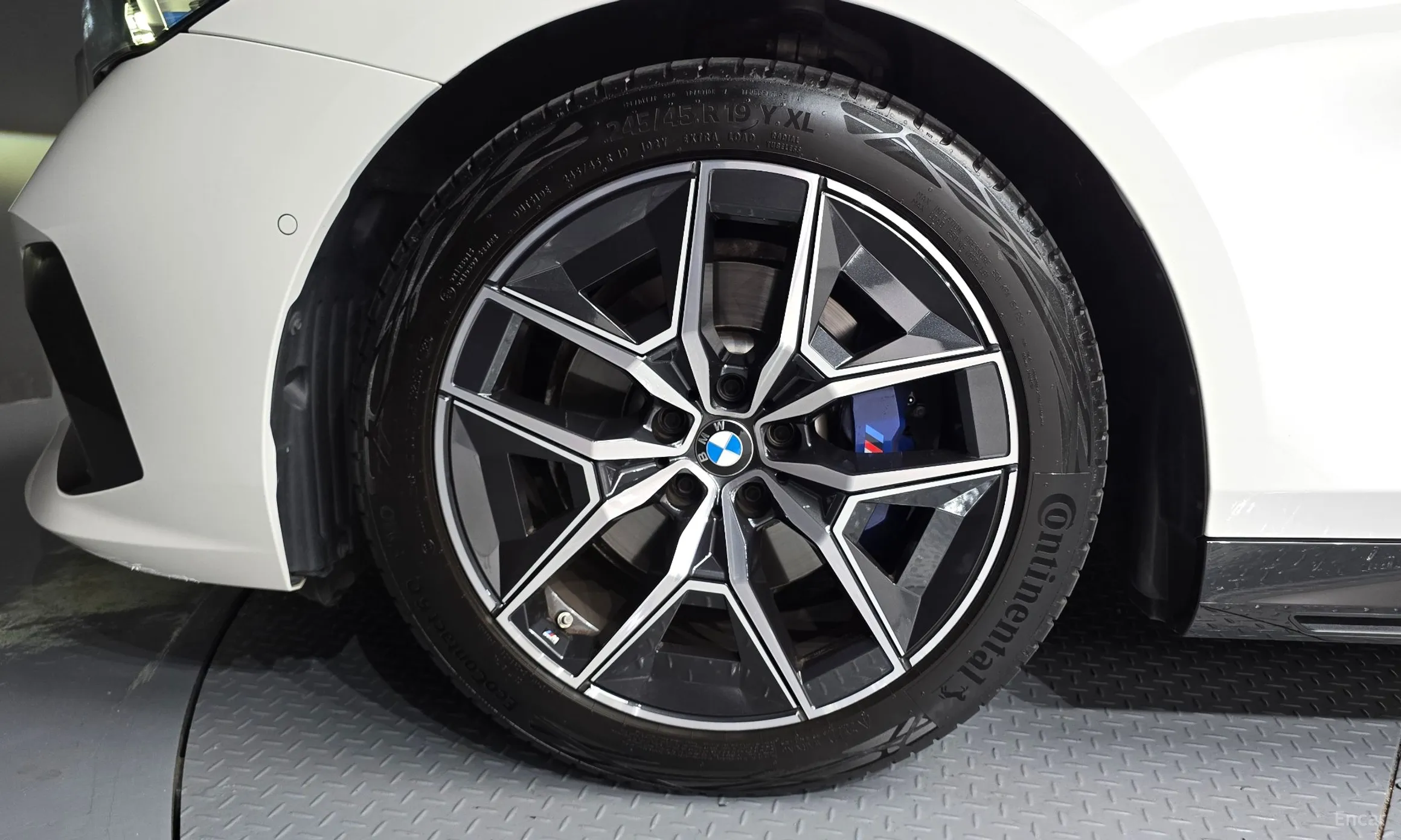 BMW 5 Series (G60) превью 5