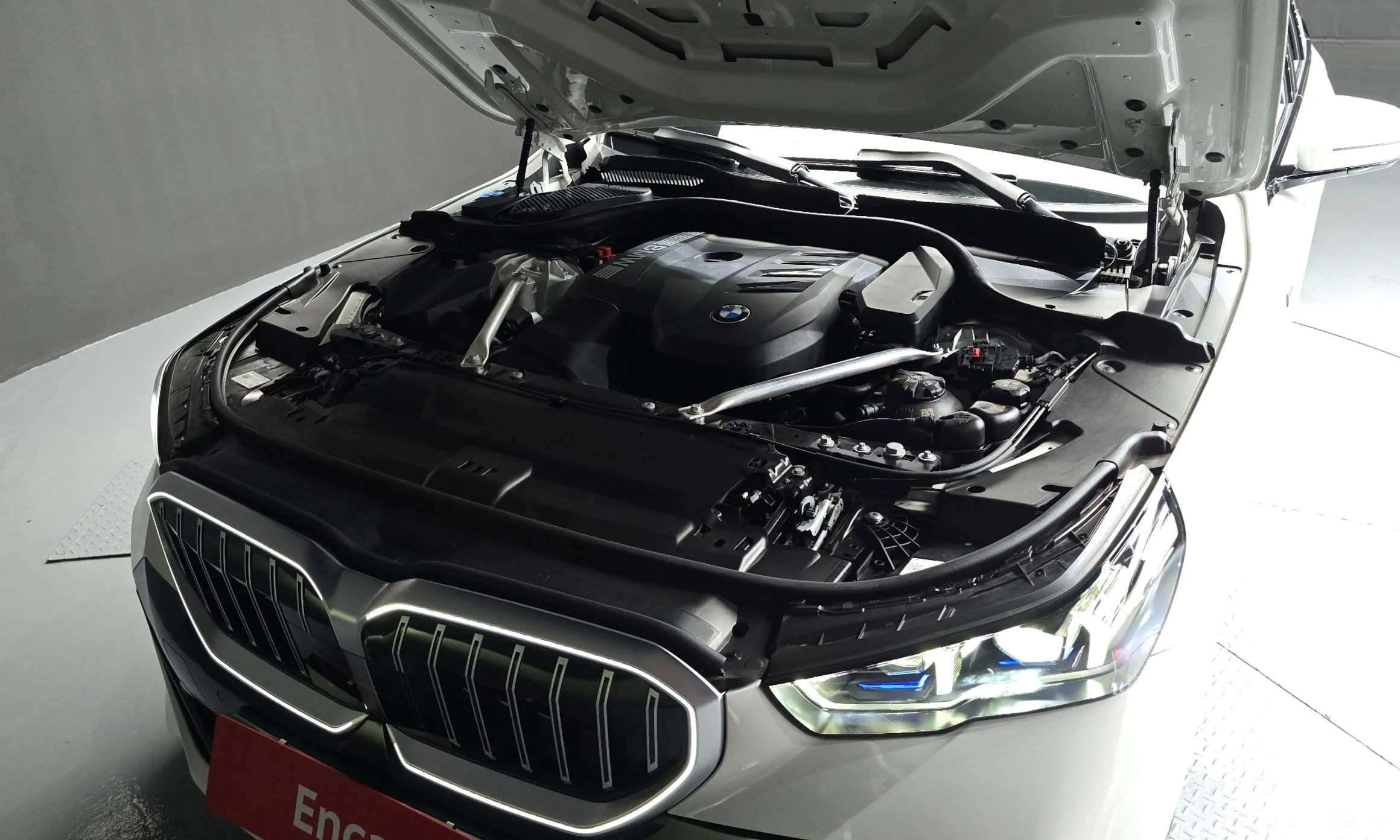 BMW 5 Series (G60) превью 6