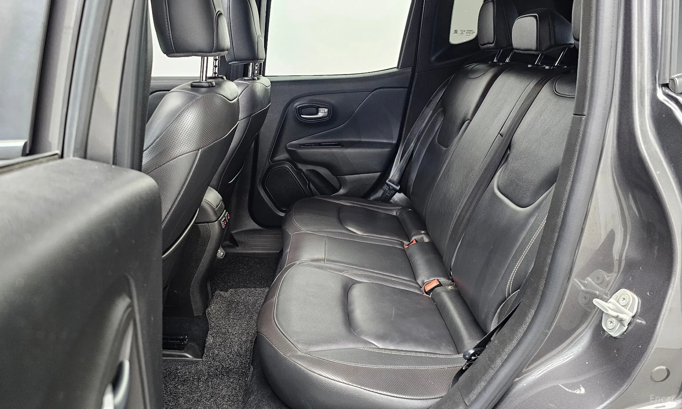 Jeep Renegade превью 12