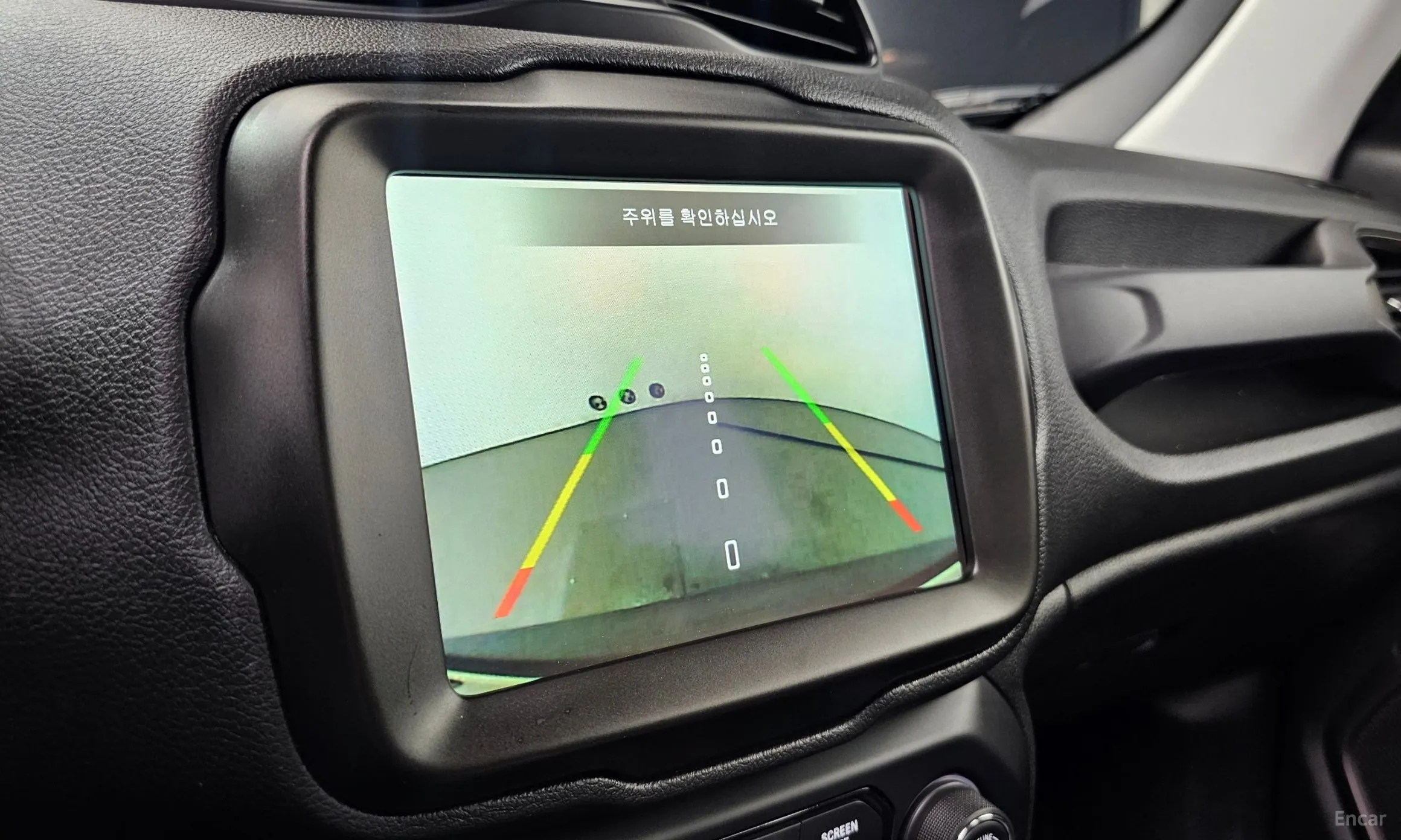 Jeep Renegade превью 15