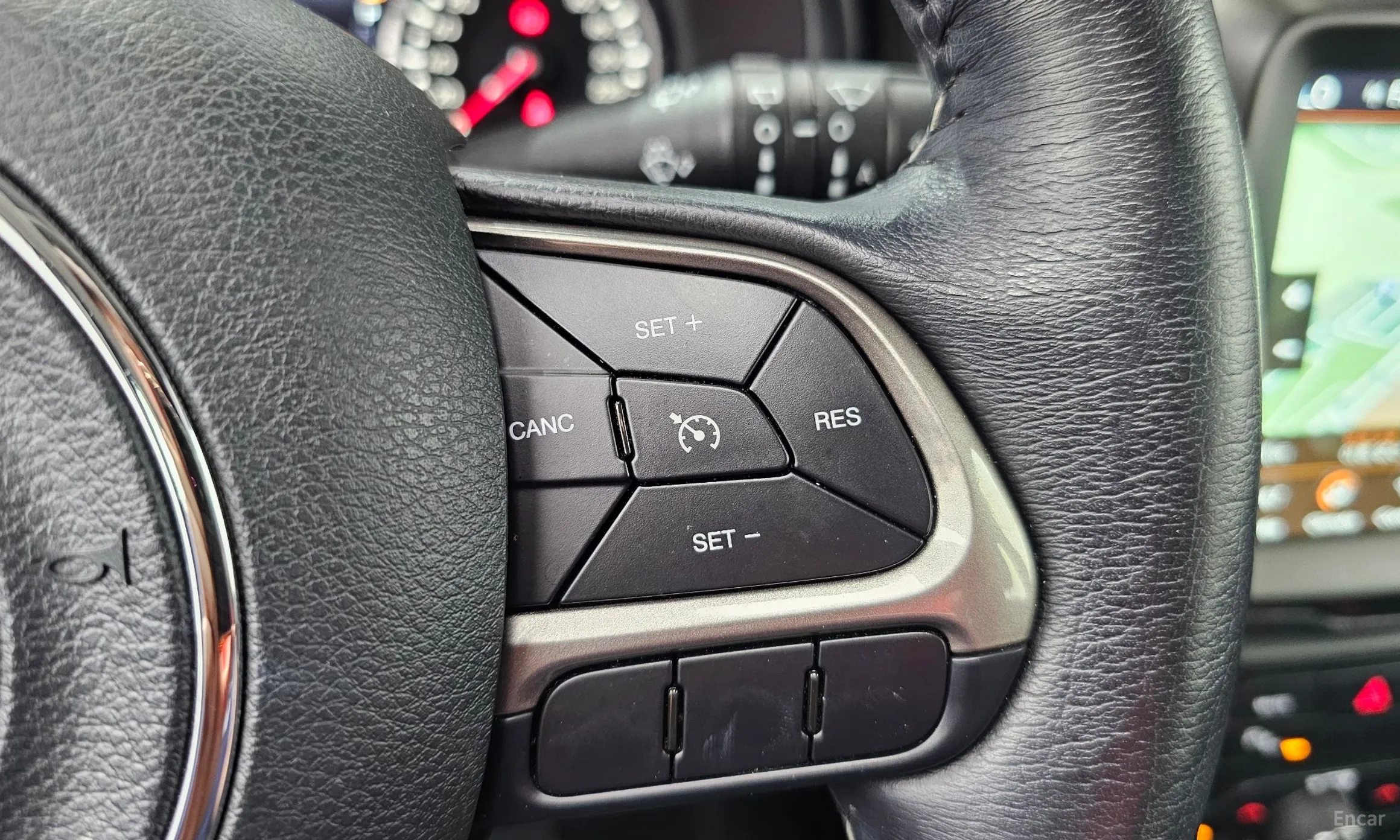 Jeep Renegade превью 17