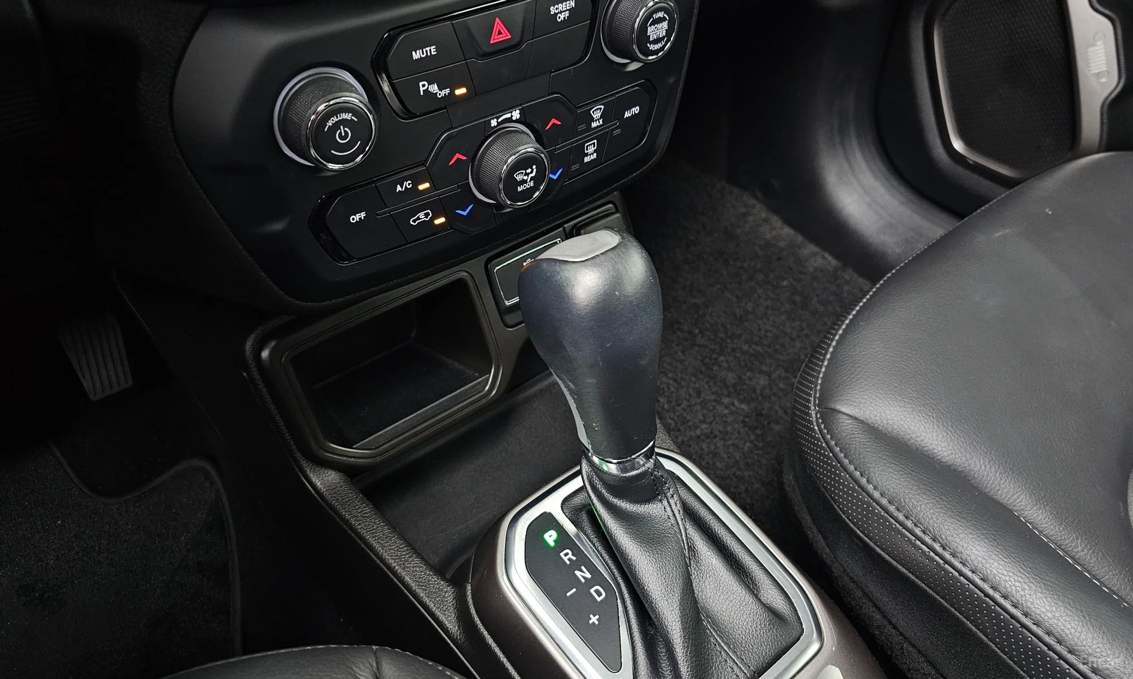 Jeep Renegade превью 9