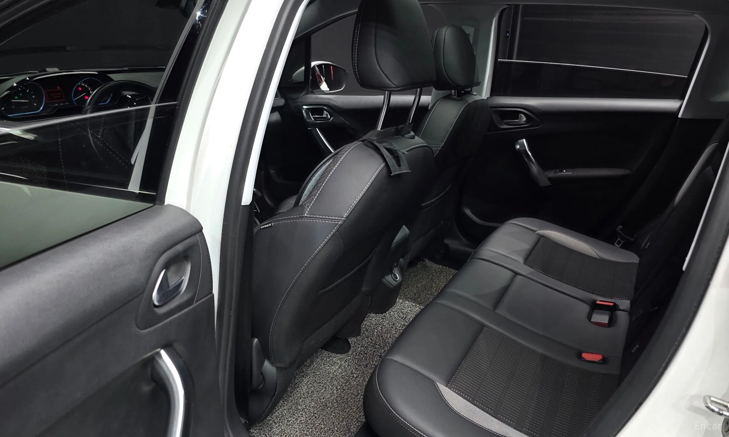Peugeot 2008. превью 12
