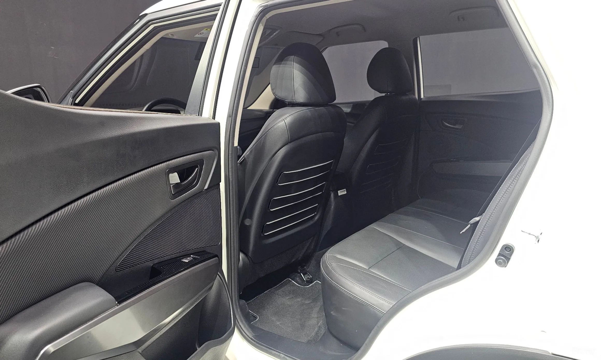 KG Mobility (SsangYong) Berry New Tivoli превью 12