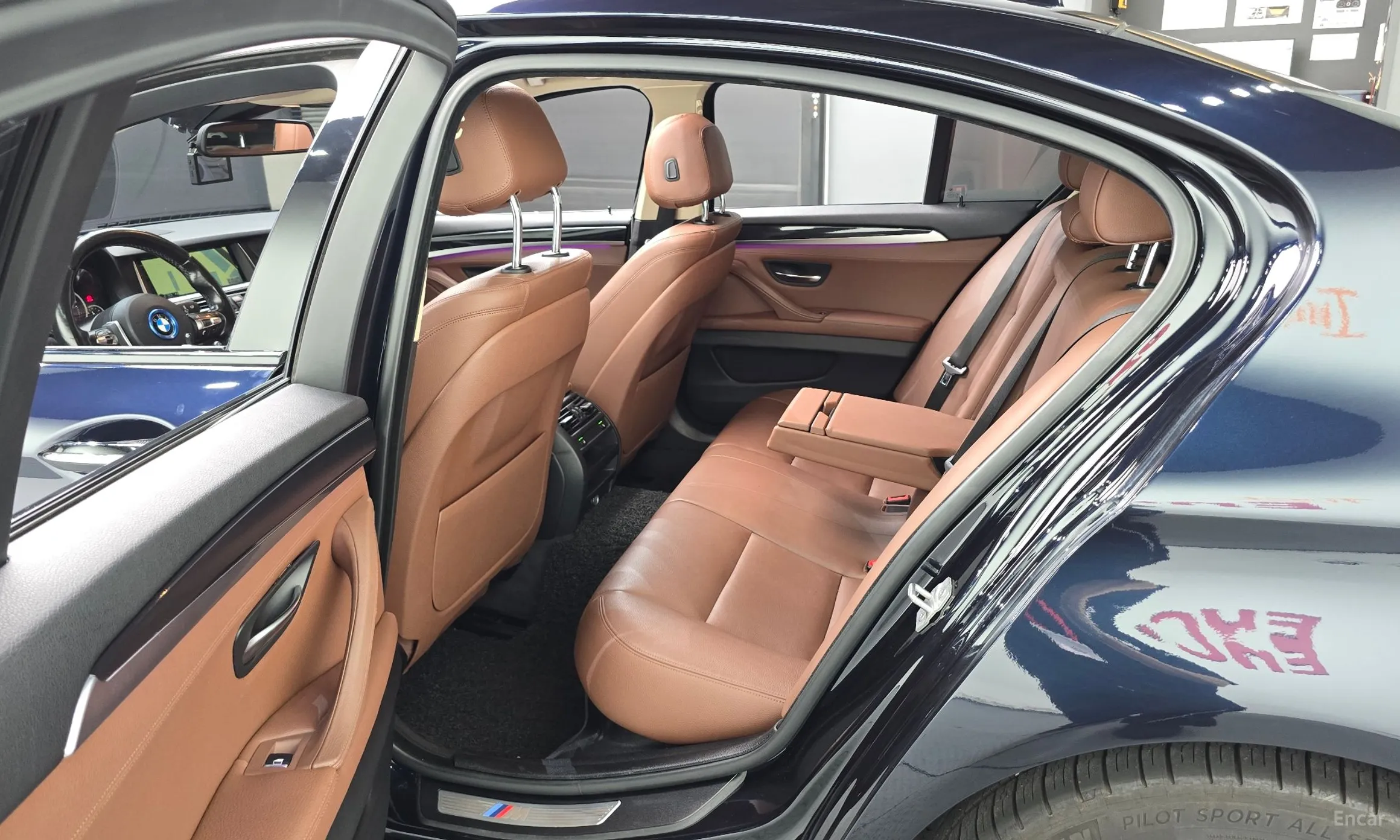 BMW 5 Series (F10) превью 11