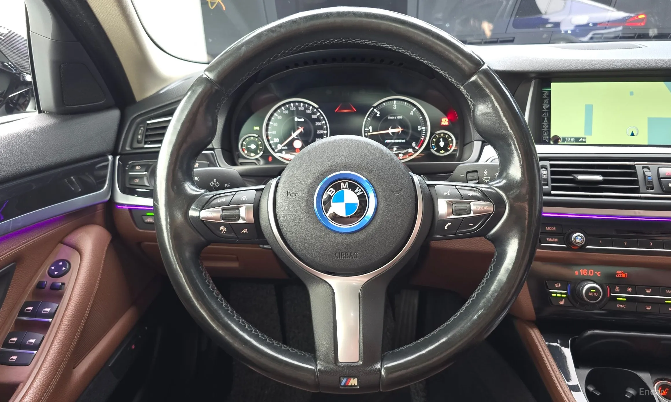 BMW 5 Series (F10) превью 13