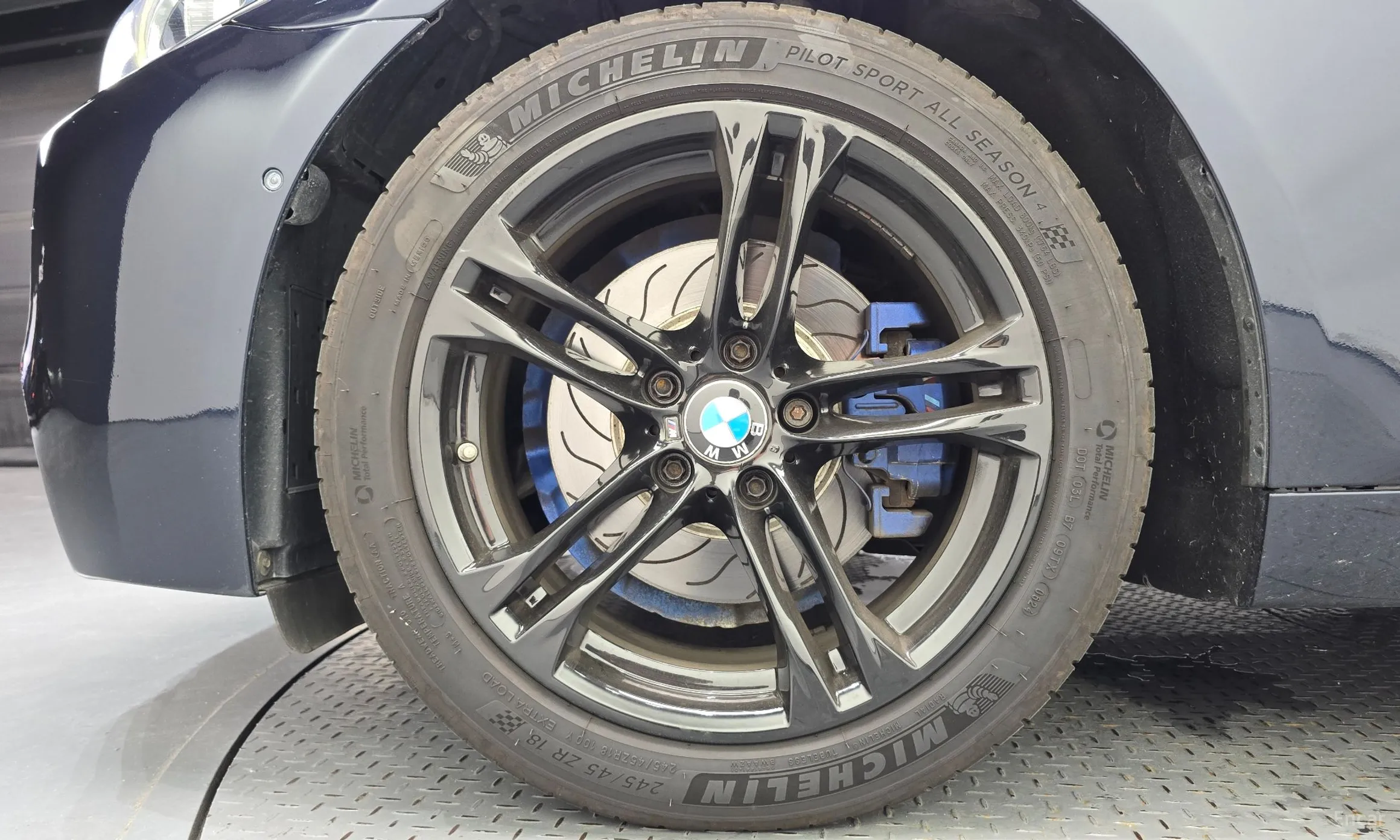 BMW 5 Series (F10) превью 5