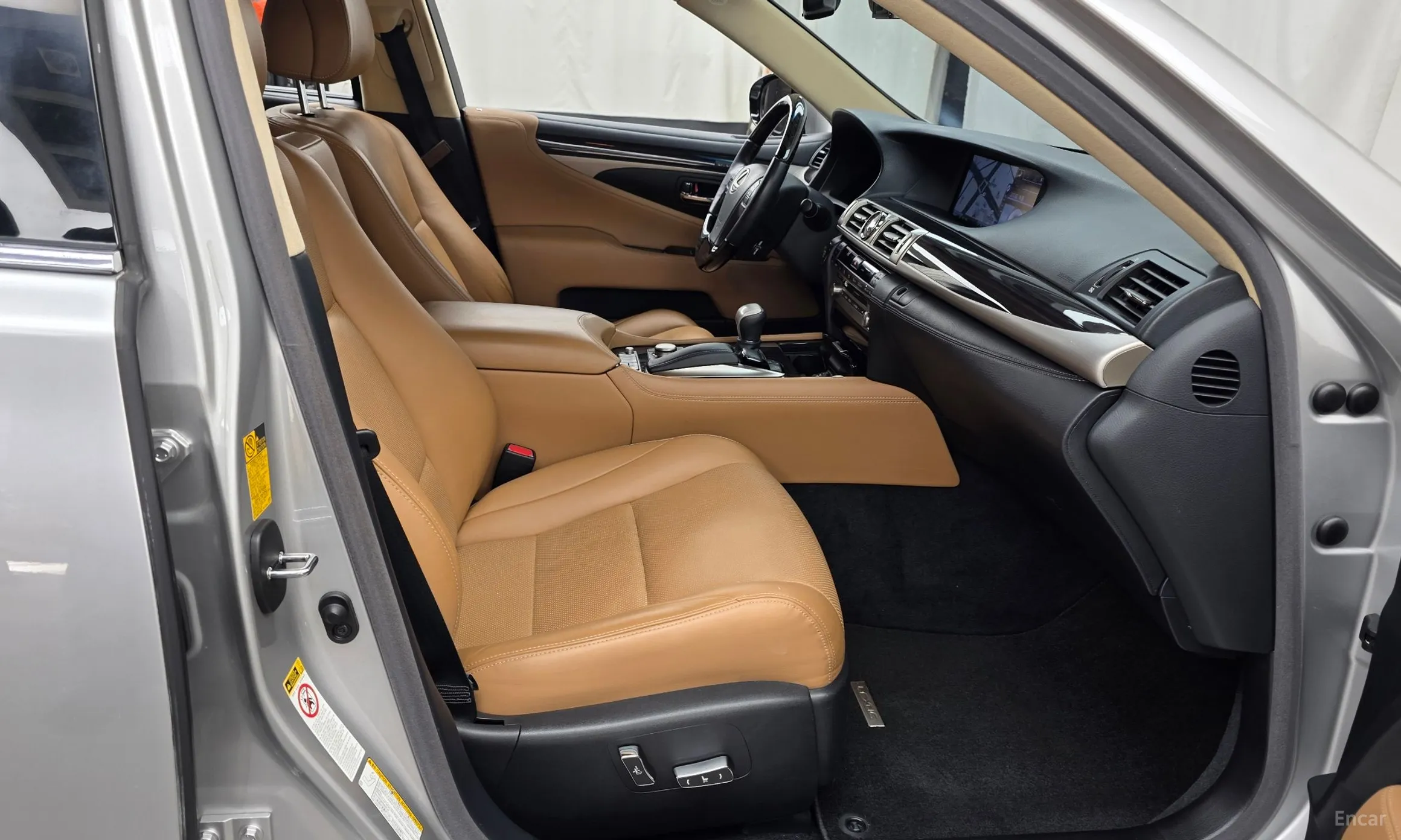 Lexus LS460L превью 11