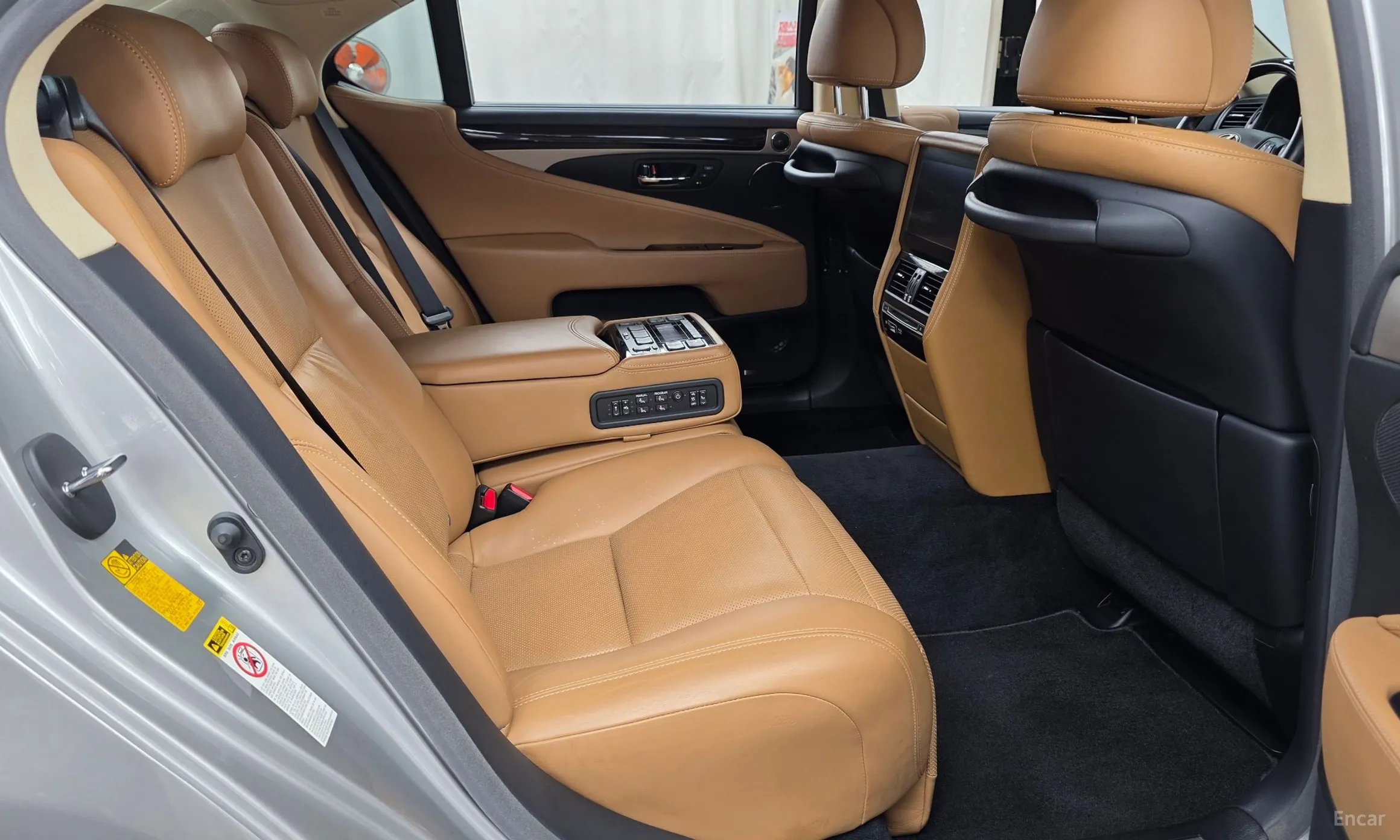 Lexus LS460L превью 12