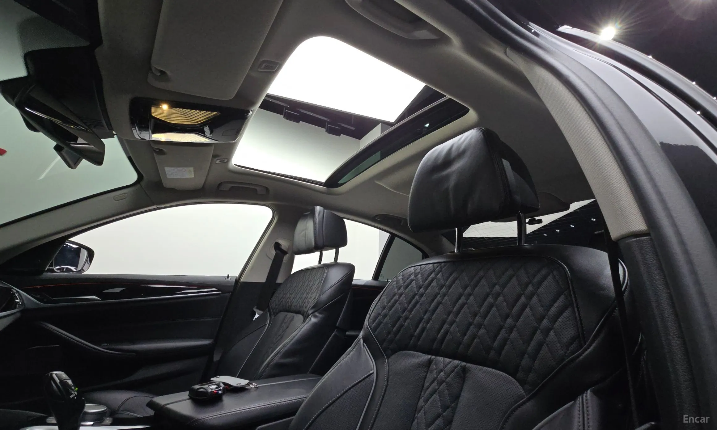 BMW 5 Series (G30) превью 19