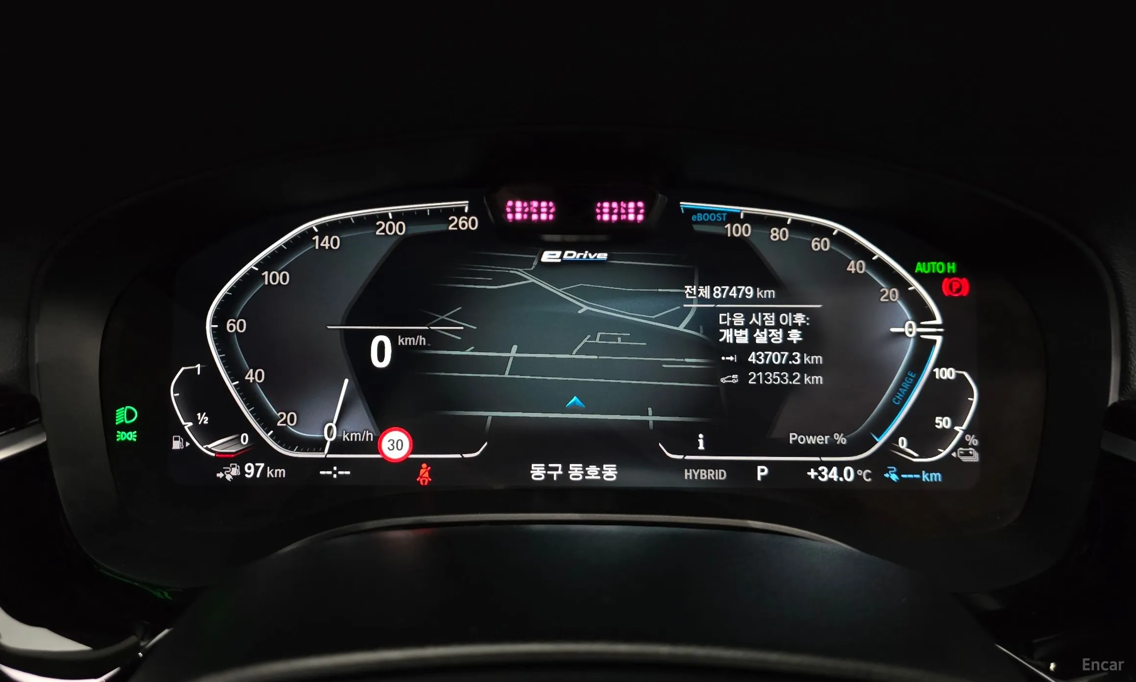 BMW 5 Series (G30) превью 8