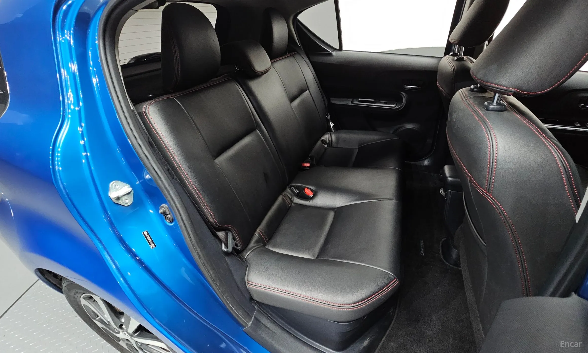 Toyota Prius C превью 11