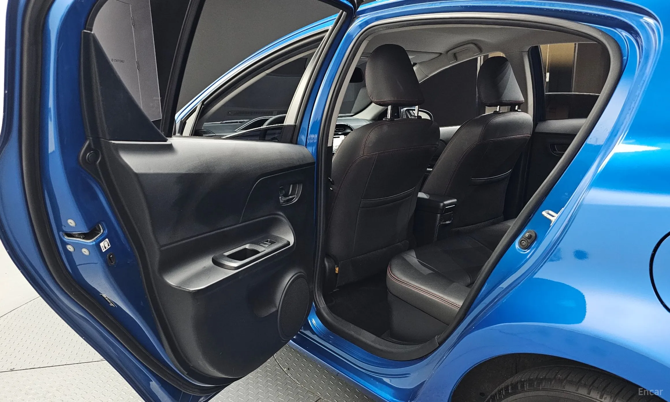 Toyota Prius C превью 12