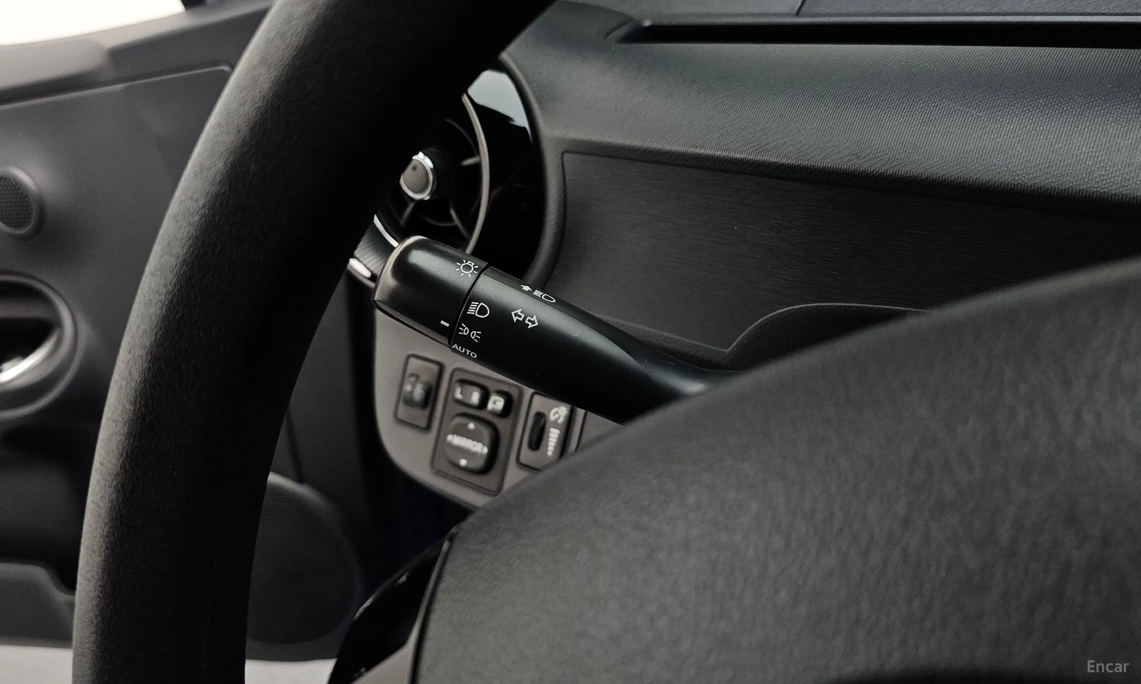Toyota Prius C превью 17