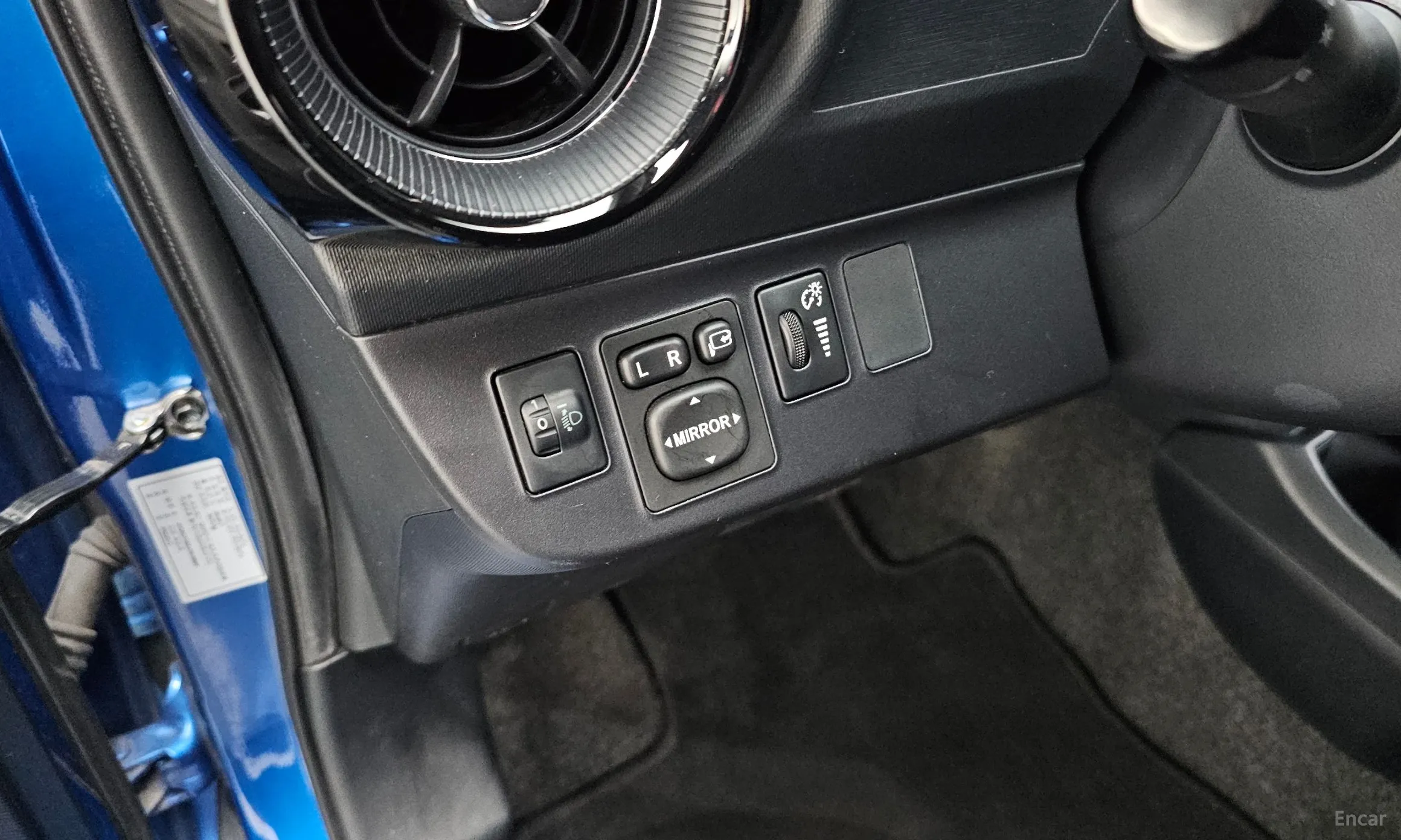 Toyota Prius C превью 19