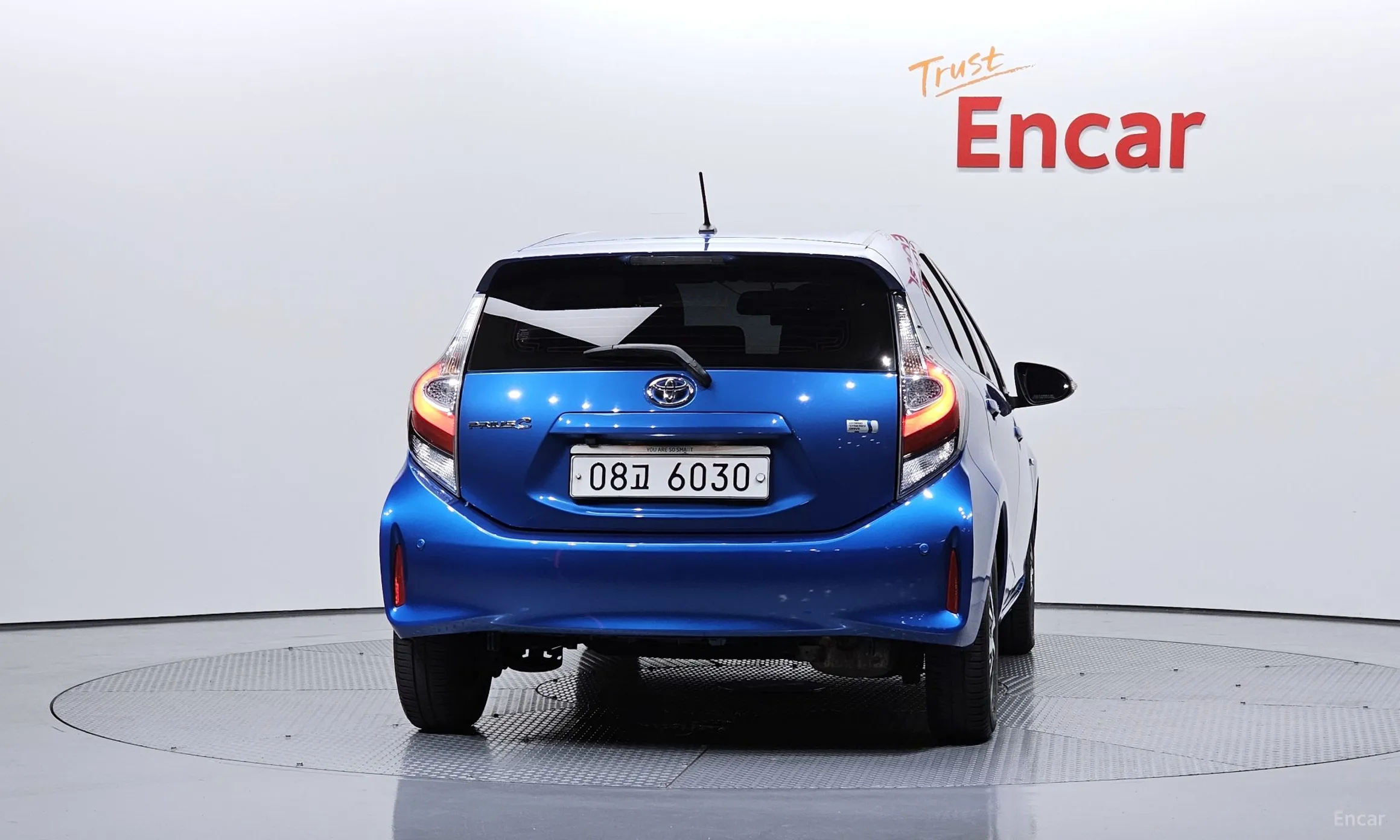 Toyota Prius C превью 4