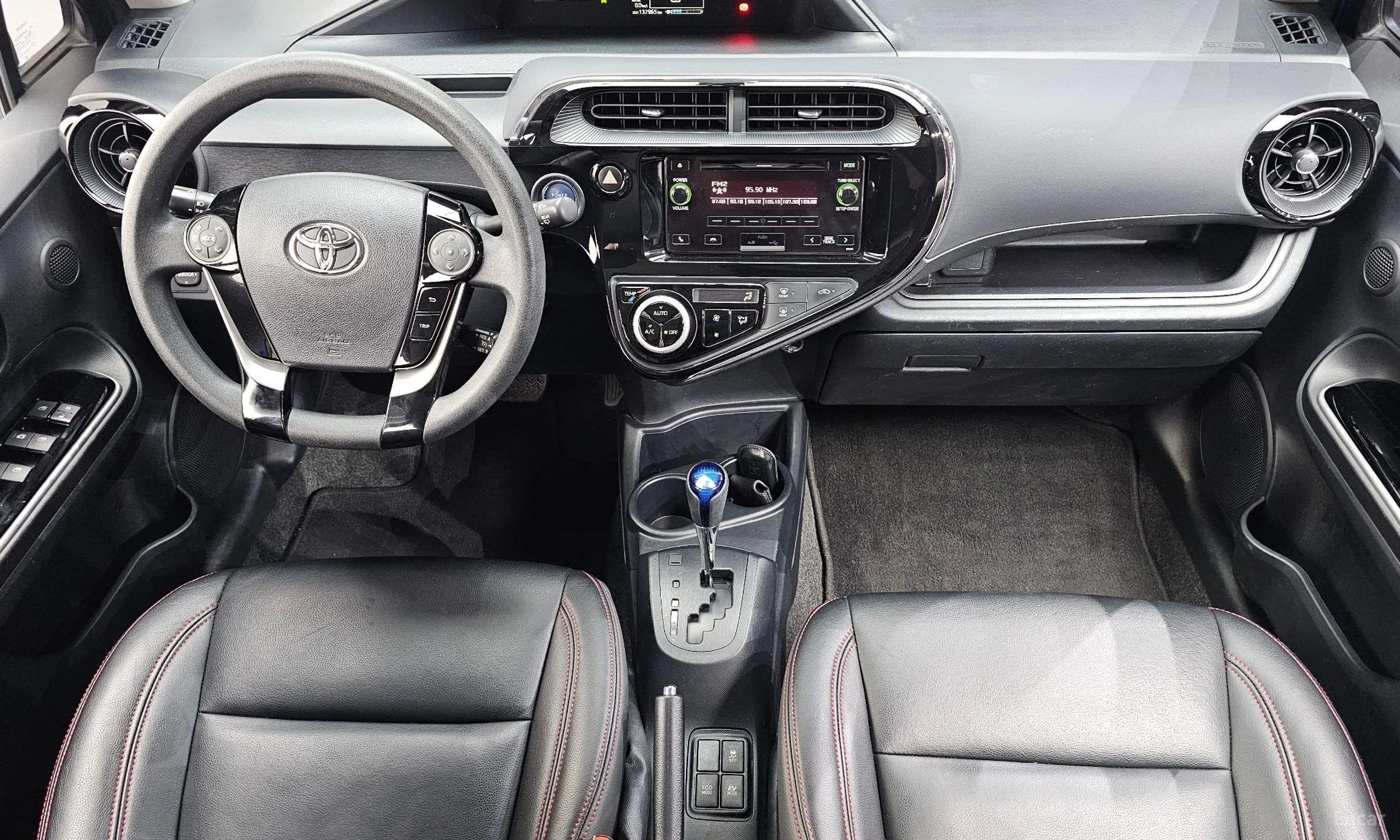 Toyota Prius C превью 7
